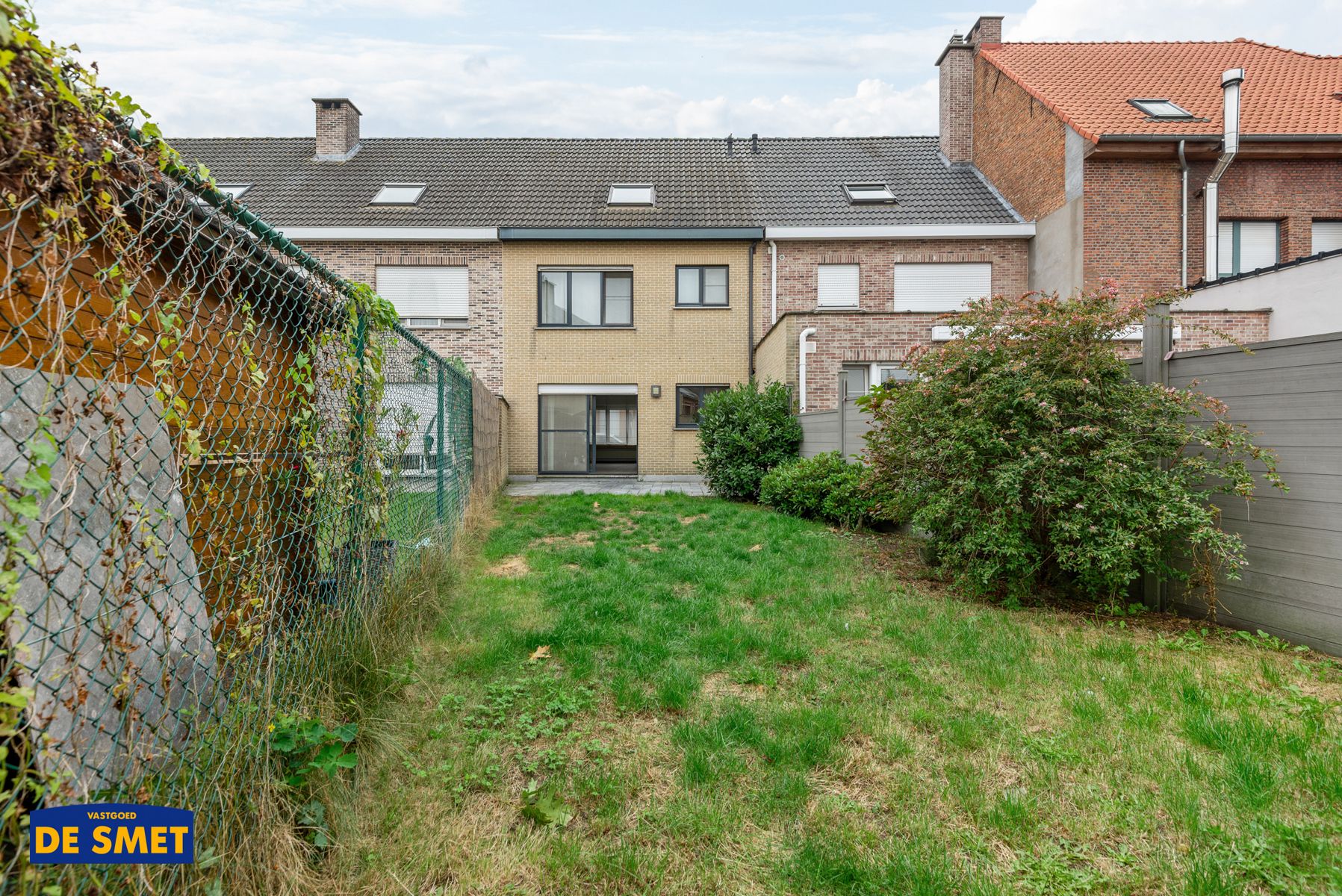 Energiezuinige ééngezinswoning met ruime oprit én garagebox foto {{pictureIndex}}