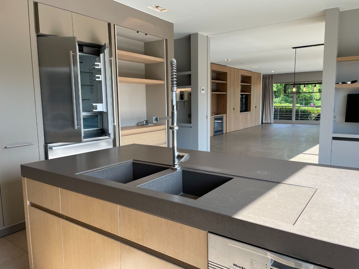 LUXE APPARTEMENT + zeer riant zongericht terras, dubbele garage & (wijn)kelder foto 27