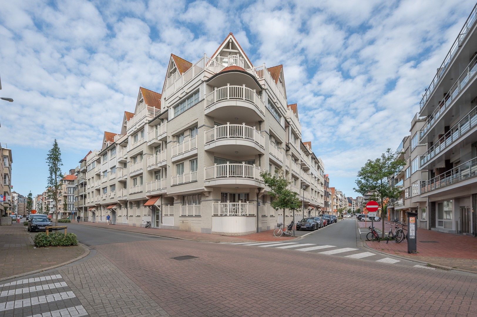 Prachtig ruim appartement met 3 slaapkamers en op wandelafstand van het strand en de zee. foto 2