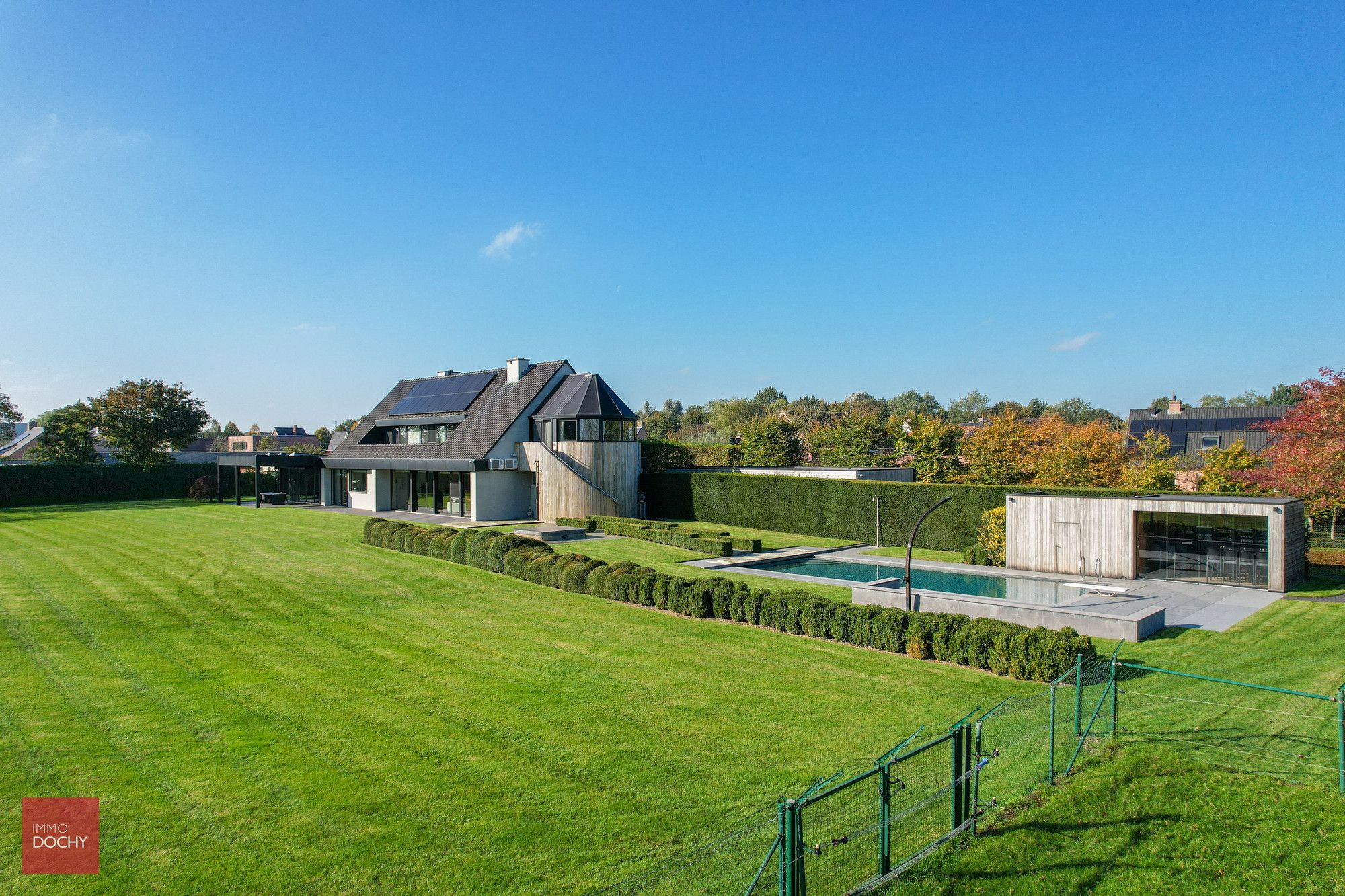 Instapklaar villa-landhuis met uniek groen landschap foto 10