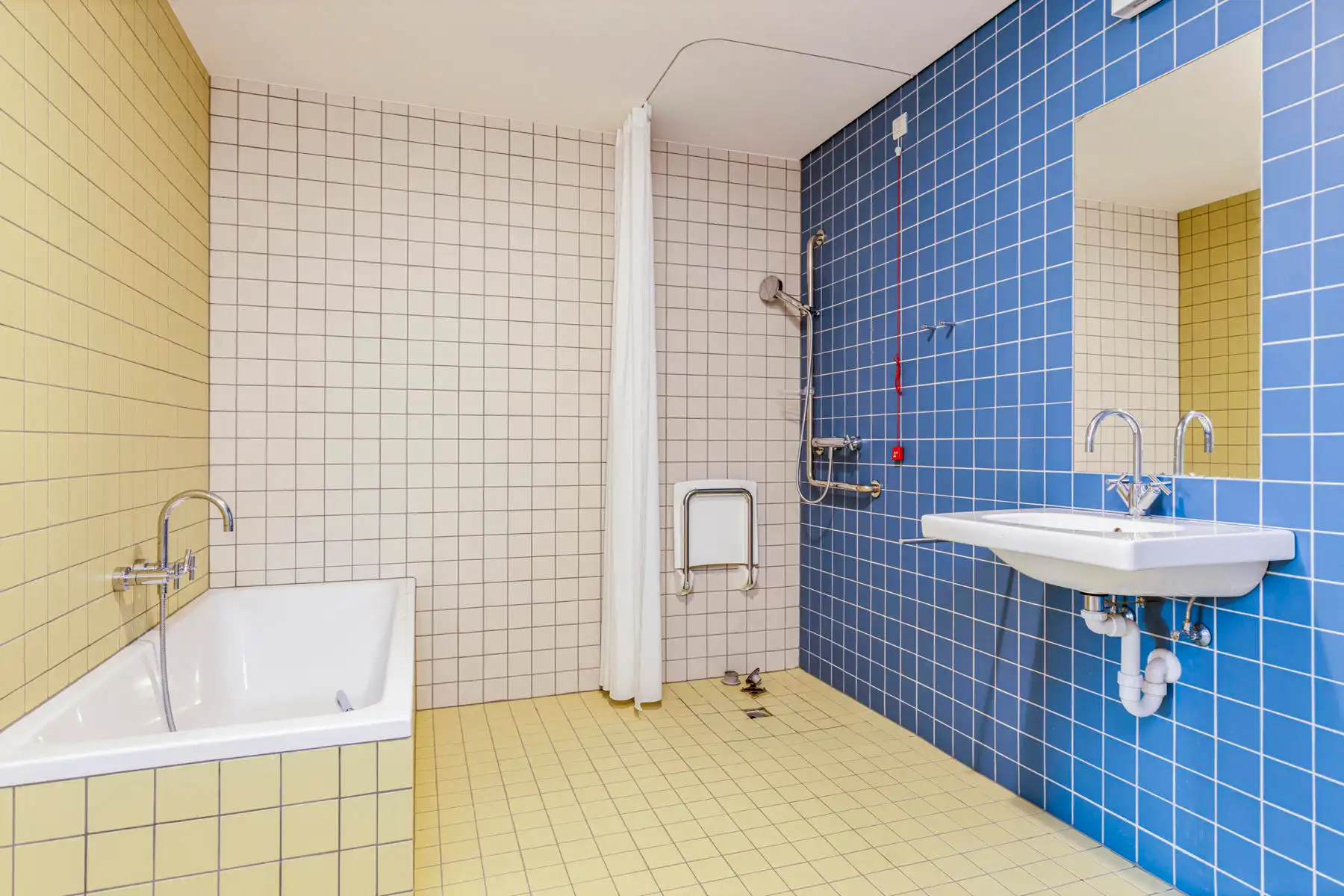 Ruime assistentiewoning met twee slaapkamers op topligging foto 12