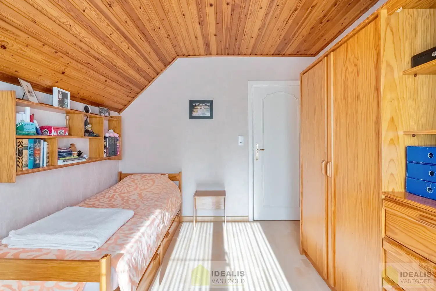 IDEALIS VASTGOED – PERFECT ONDERHOUDEN EN INSTAPKLARE GEZINSWONING MET 4 SLAAPKAMERS, 2 BADKAMERS EN EEN MOOIE WOONOPPERVLAKTE VAN +- 185M² OP EEN AANGENAAM EN RUSTIG GELEGEN PERCEEL VAN 6A 80CA OP GEGEERDE LOCATIE IN ACHEL! foto 23