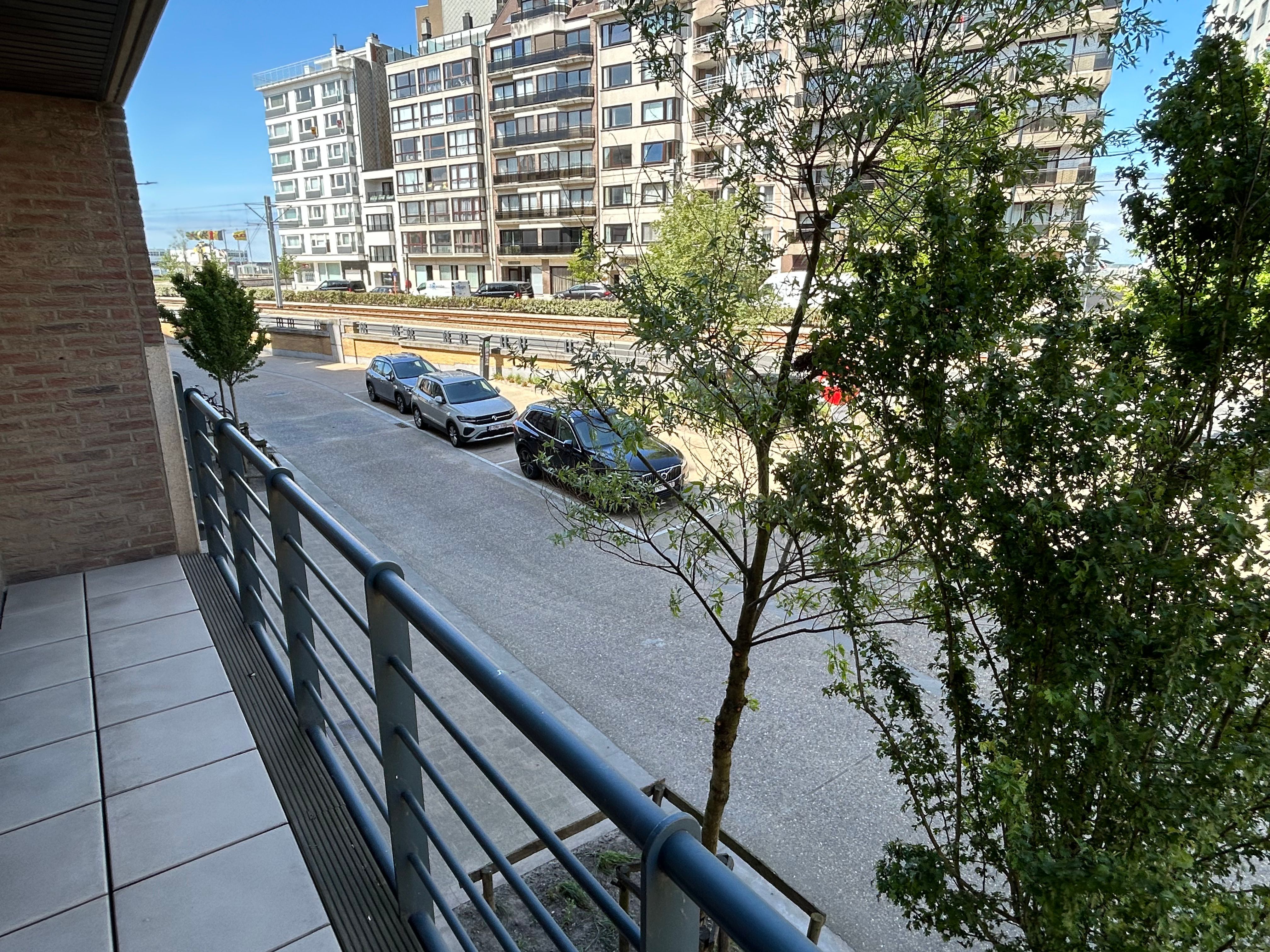 Ruim op te frissen hoekappartement vlakbij de zeedijk foto 3