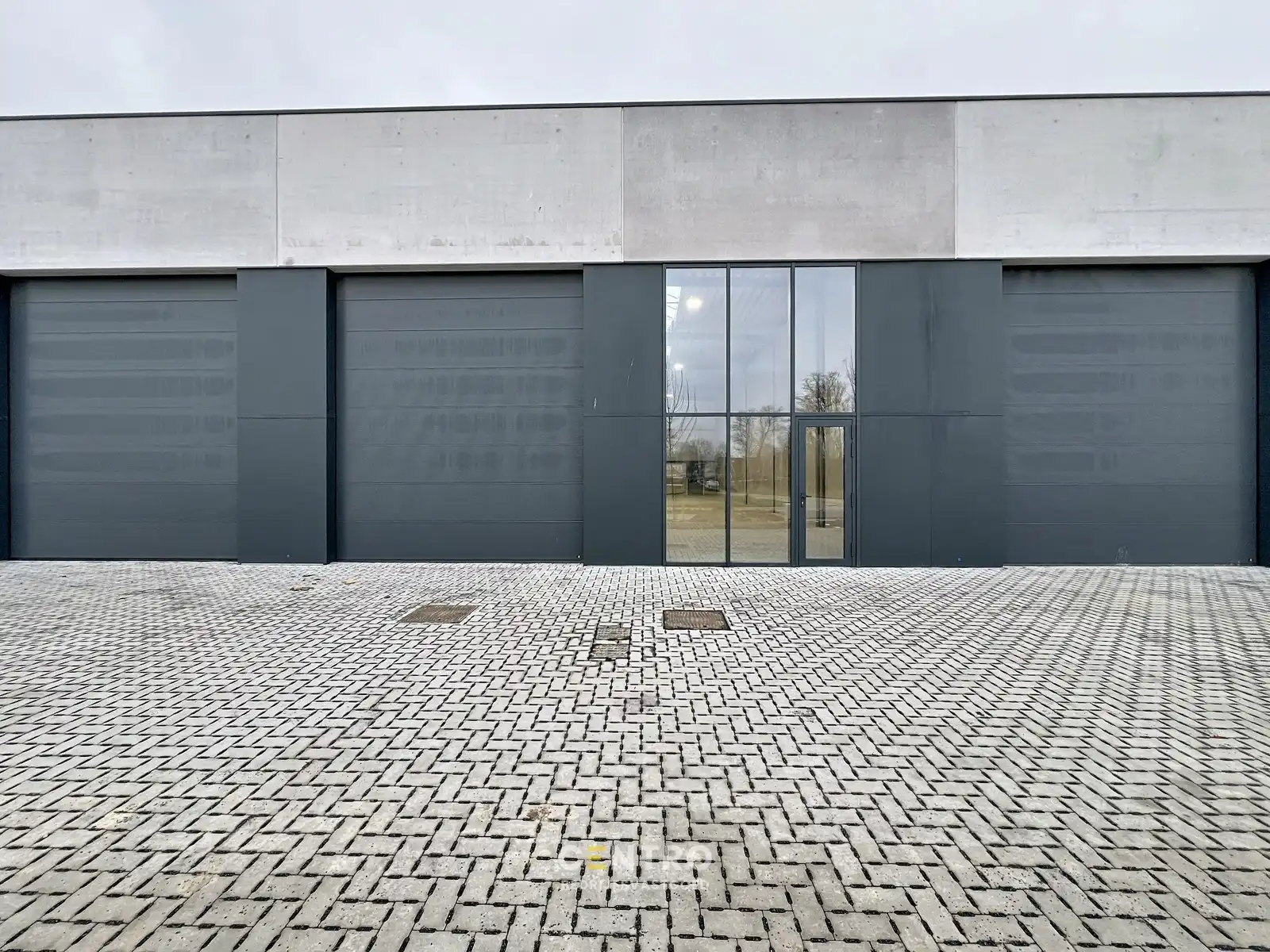 NB-magazijn van ± 275 m² (incl. 2 parkeerplaatsen!) en moderne glaspartij in driehoek TIELT-DEINZE-WAREGEM ! foto 12