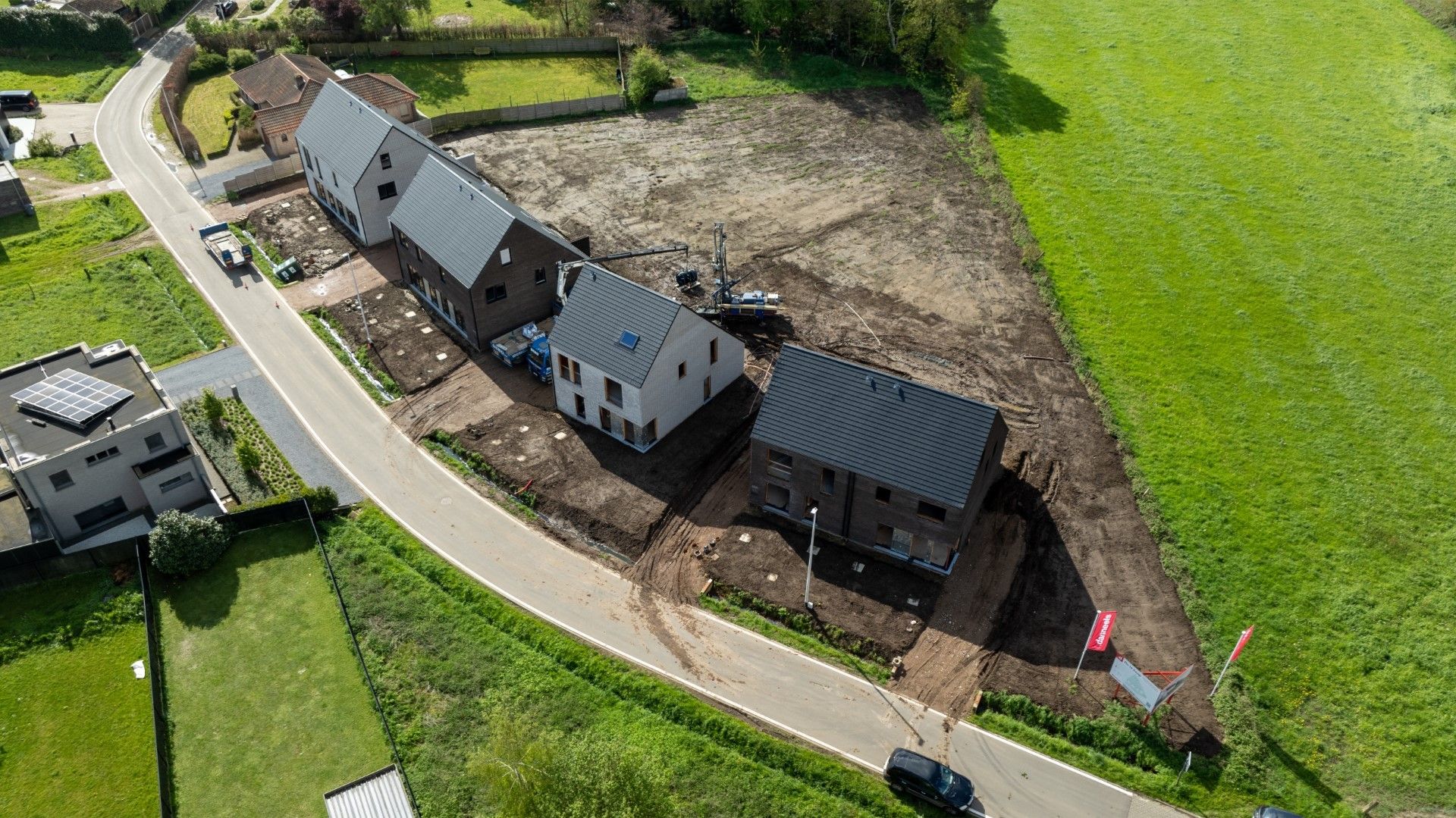 Energiezuinige halfopen bebouwing met prachtig zicht foto 4