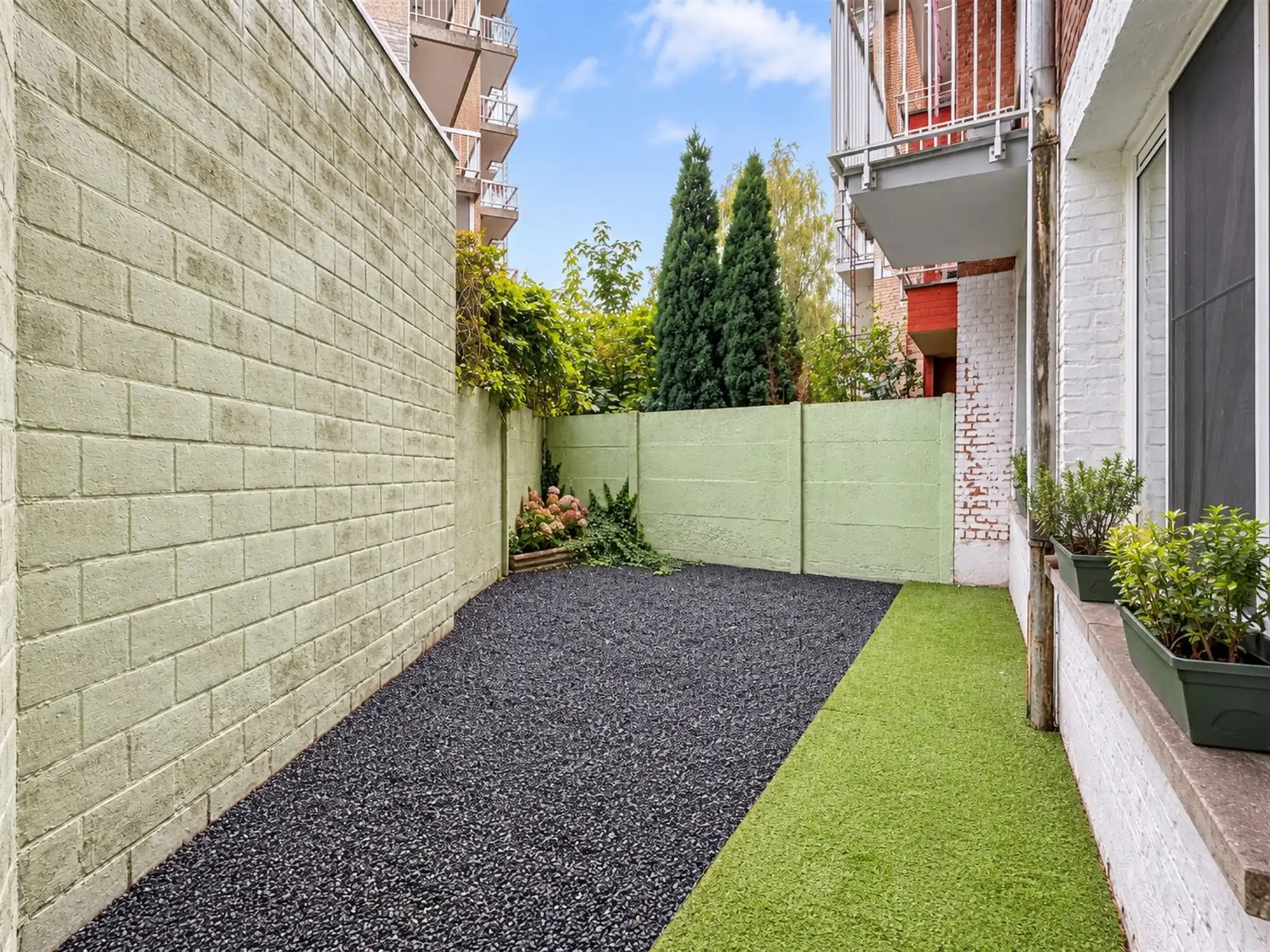 Gelijkvloers appartement met 2 slpk, garage en tuintje foto 8