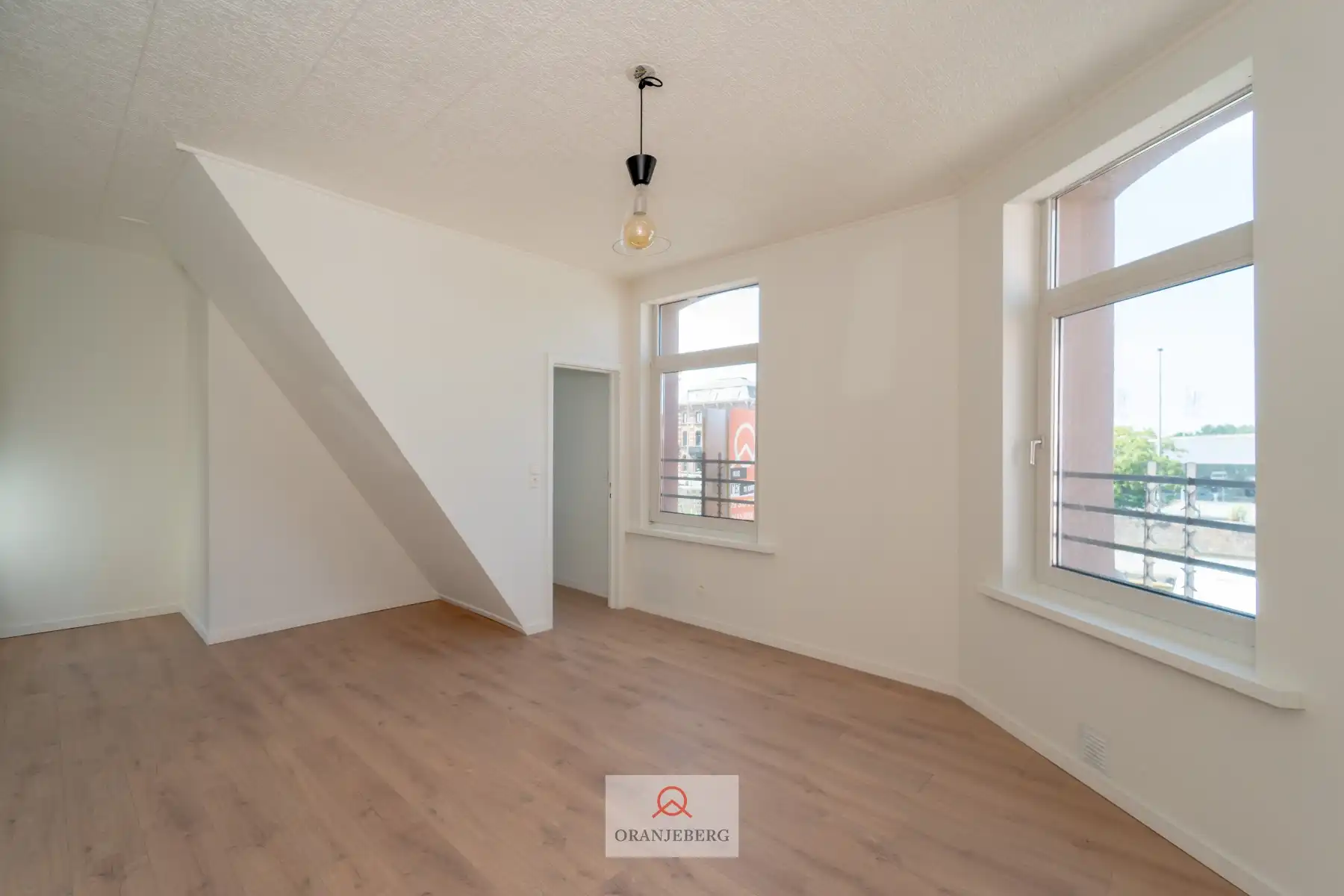 Gerenoveerde lichtrijke hoekwoning aan het water foto 18