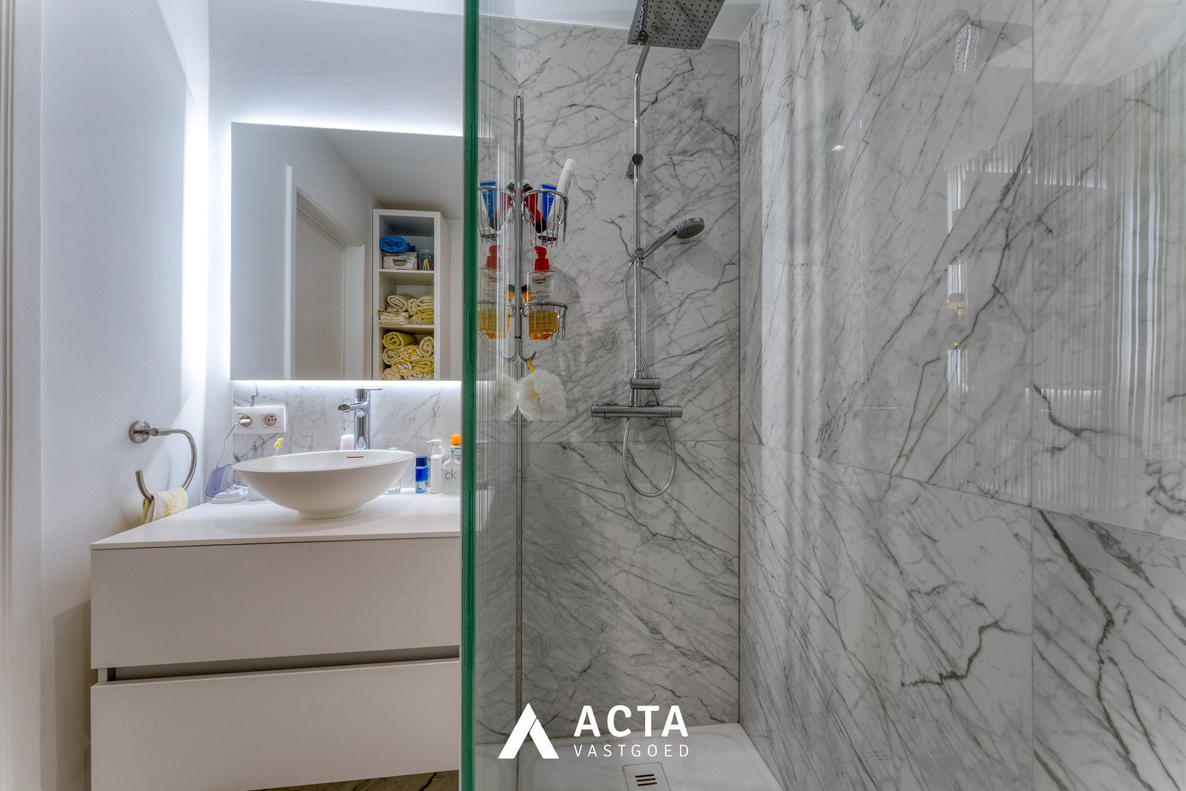 Gerenoveerd drie-slaapkamerappartement op de Zeedijk van Middelkerke foto 10