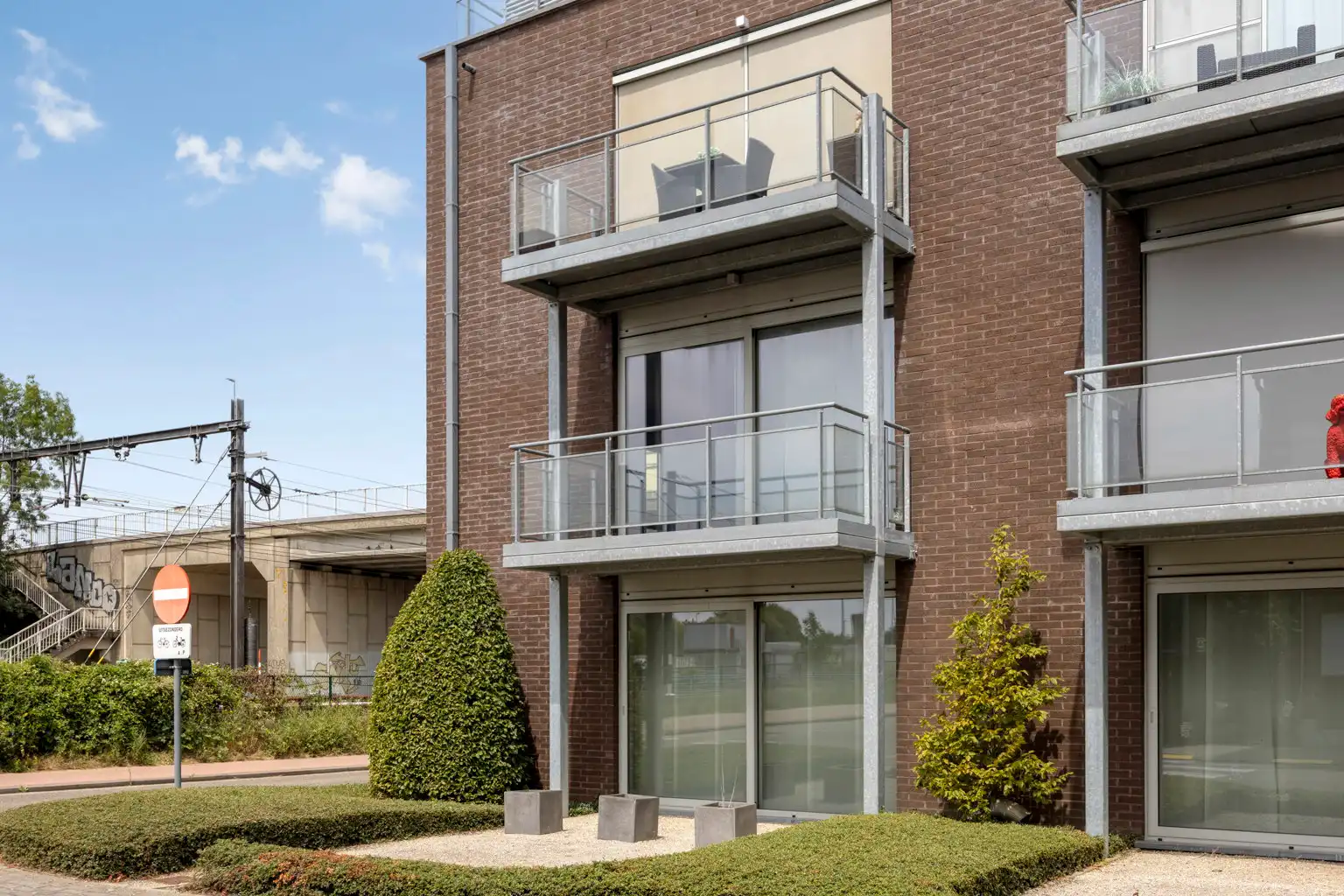 RECENT APPARTEMENT MET BERGING EN PARKEERPLAATS foto 4
