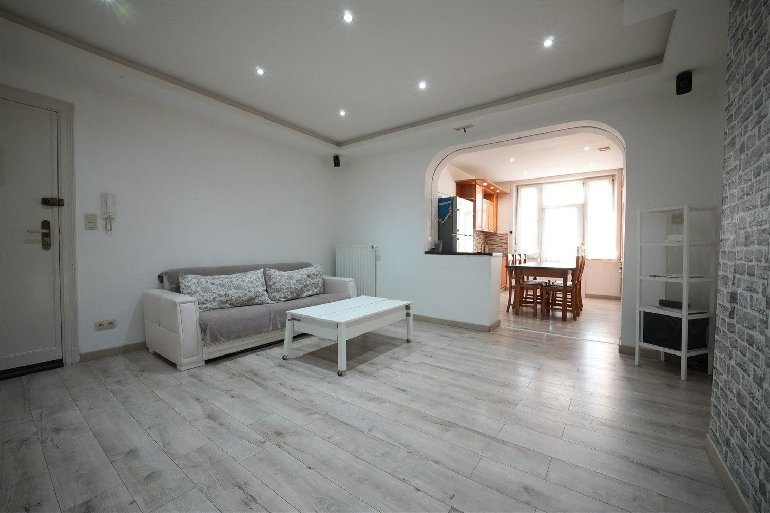 Instapklaar appartement met terras in Jette foto 4