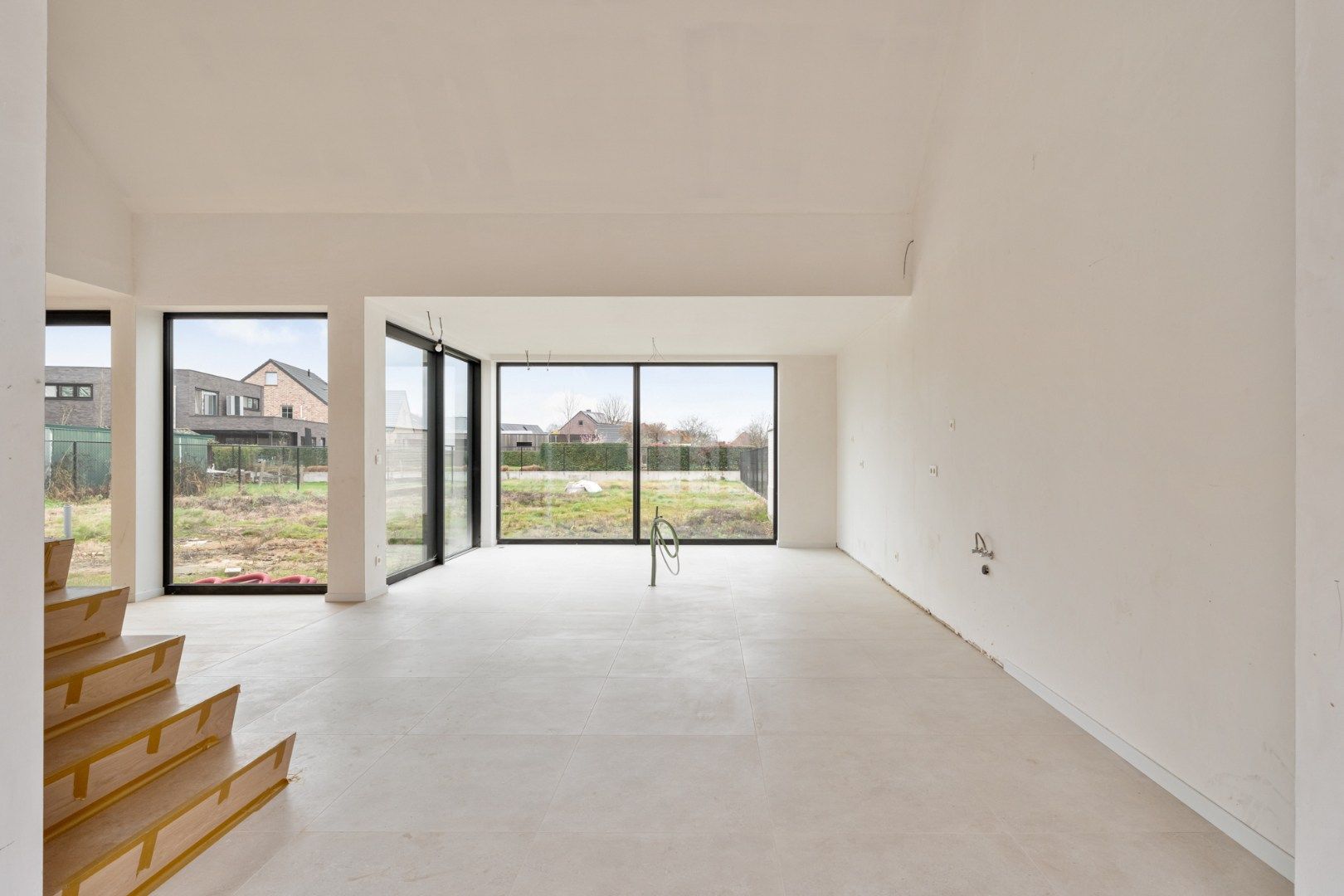 Exclusieve halfvrijstaande woning te koop na transformatie van bestaande hoeve naar 2 BEN-woningen!  foto 7