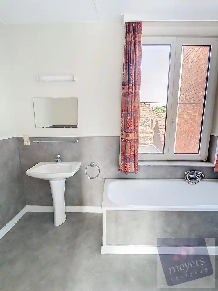 Karaktervolle woning met combinatie wonen/werken op centrale ligging in Sint-Truiden foto 11