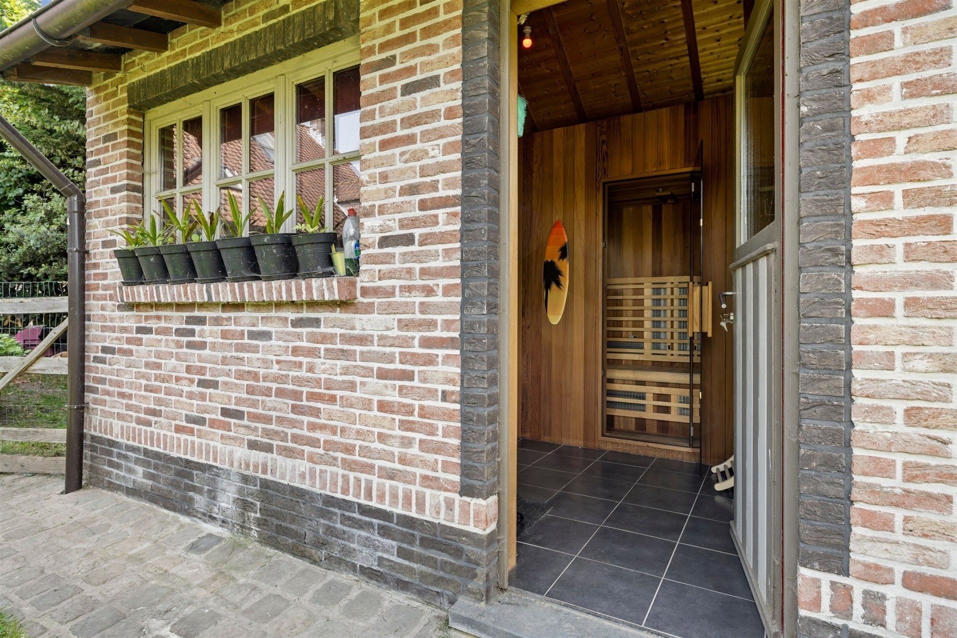 Ruim opgezette, landelijke woning met aangename tuin, 6 slaapkamers en een ingerichte woonstudio op de 2e verdieping foto 32