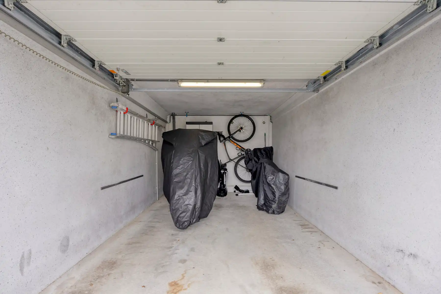 Uitzonderlijk ruim appartement met garage en staanplaats foto 28