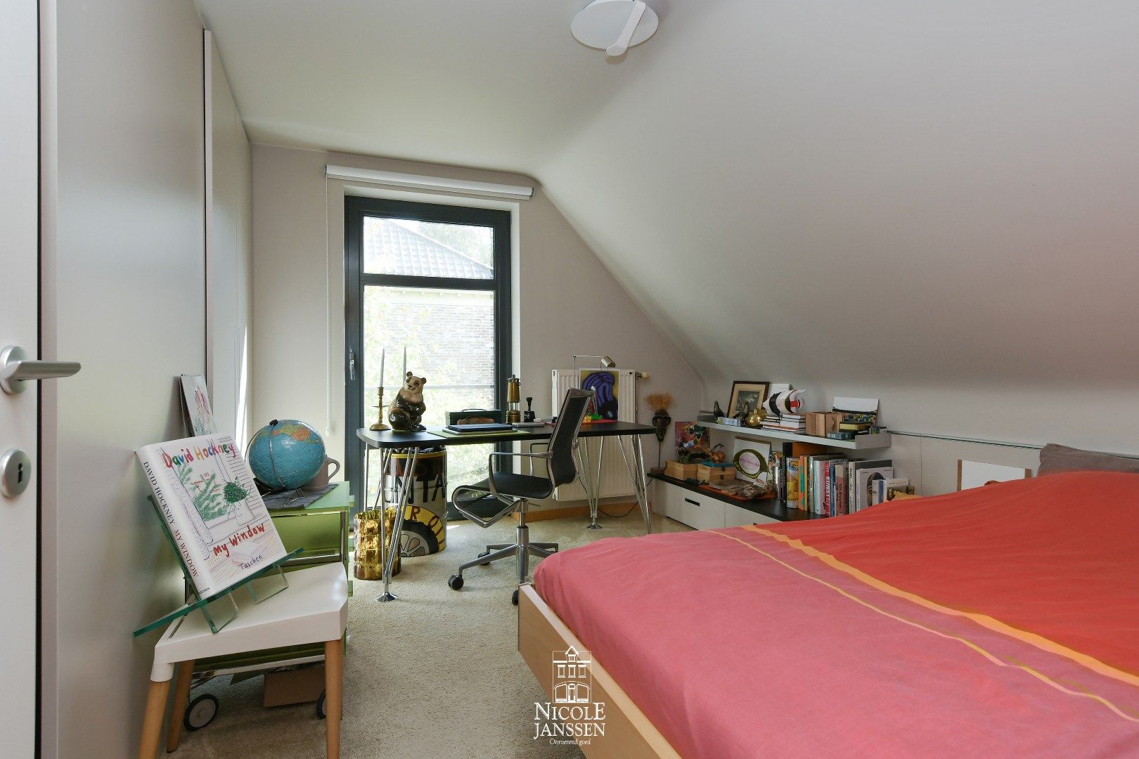Vrijstaande woning met mooi verzorgde tuin en zwembad  foto 17