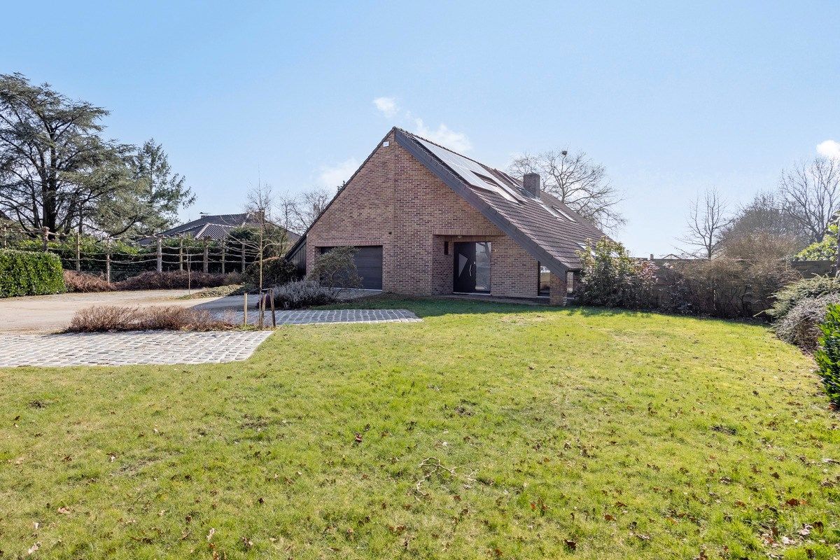 Goed onderhouden ruim ingedeelde woning op 11.725 m². foto 4