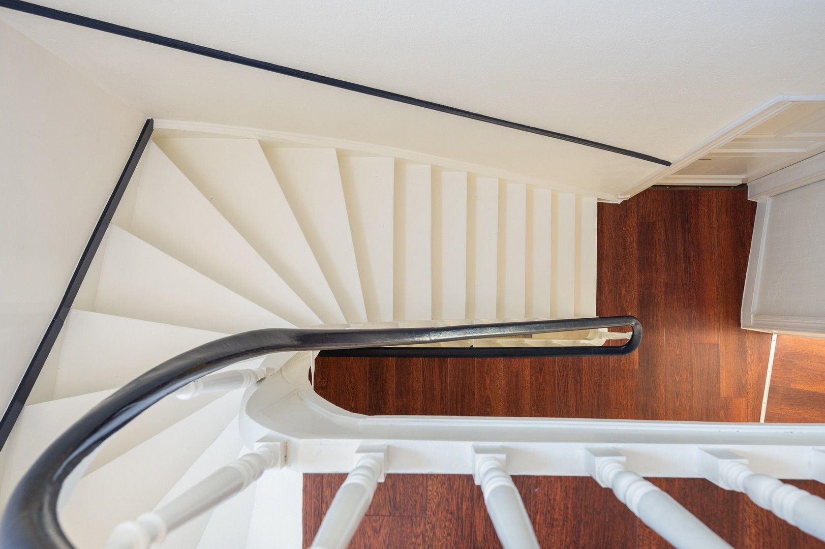 Centraal gelegen energiezuinige gezinswoning met 3 kamers op unieke ligging in het hart van Ieper foto 14