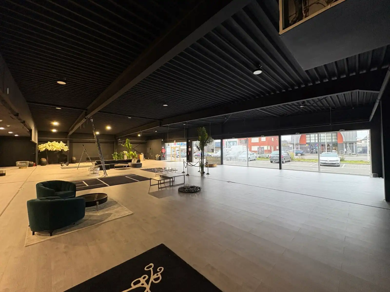 Winkelpand +- 1.000 m² te huur op zichtlocatie met parking foto 3