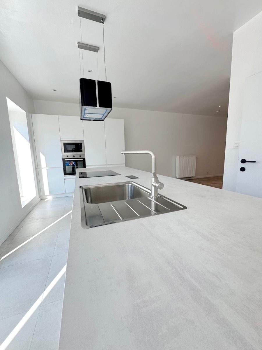 Volledig vernieuwd gelijkvloers appartement in het stadscentrum! foto 3