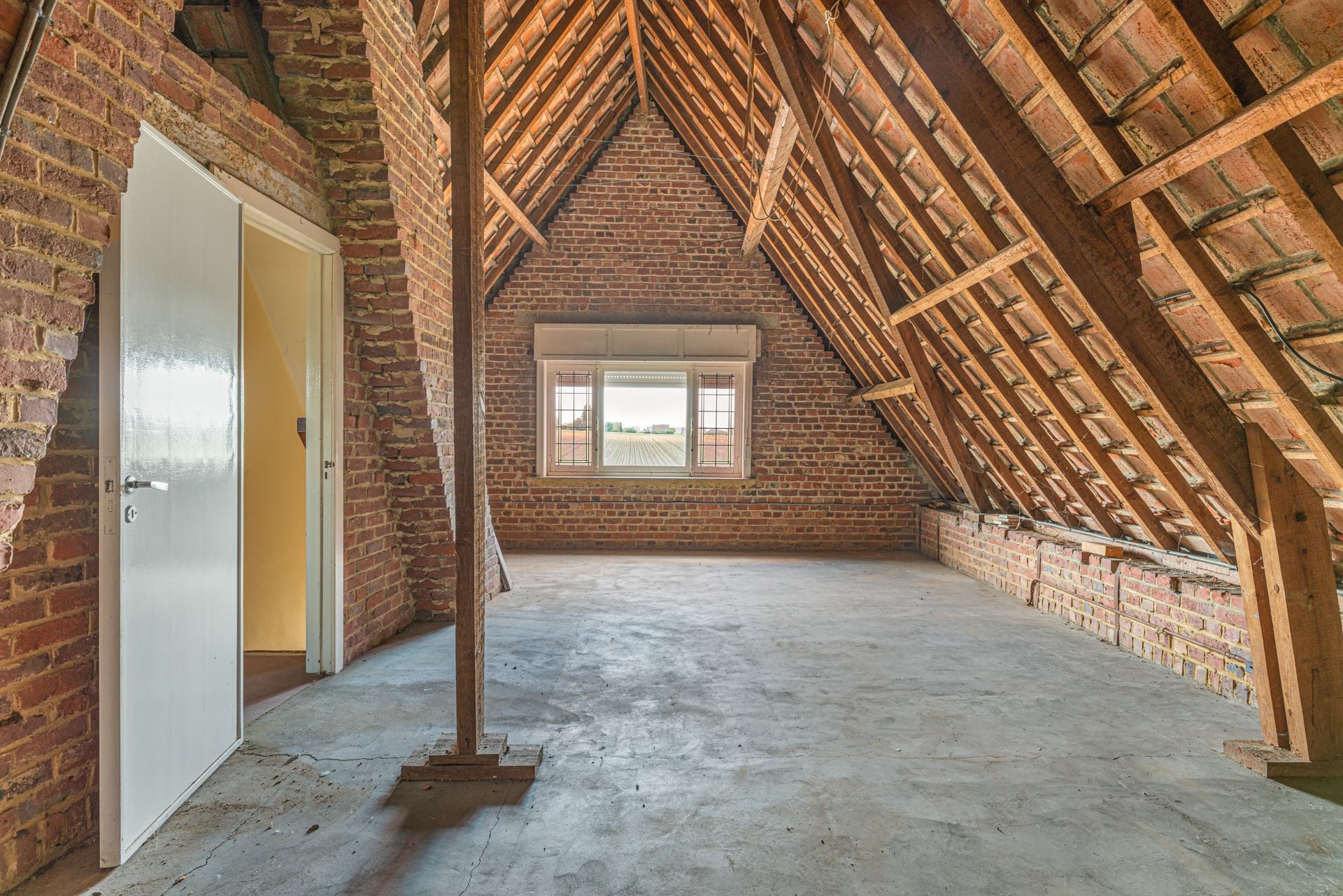 Te renoveren woning met prachtig landelijk zicht foto 5