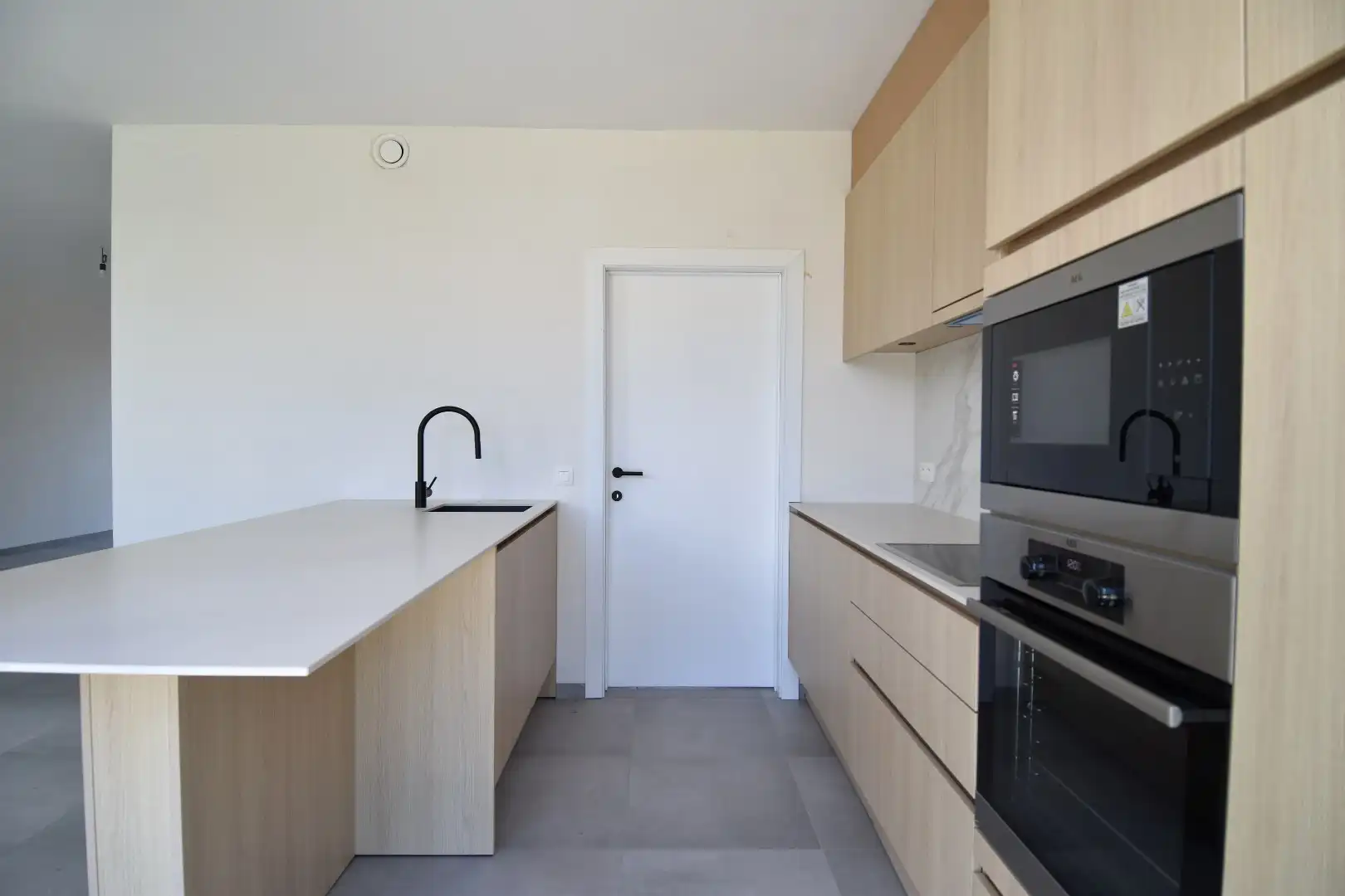 Nieuwbouwwoning (instapklaar!) met 3 slaapkamers, garage en zonnige tuin te koop nabij Bergelen te Gullegem foto 4