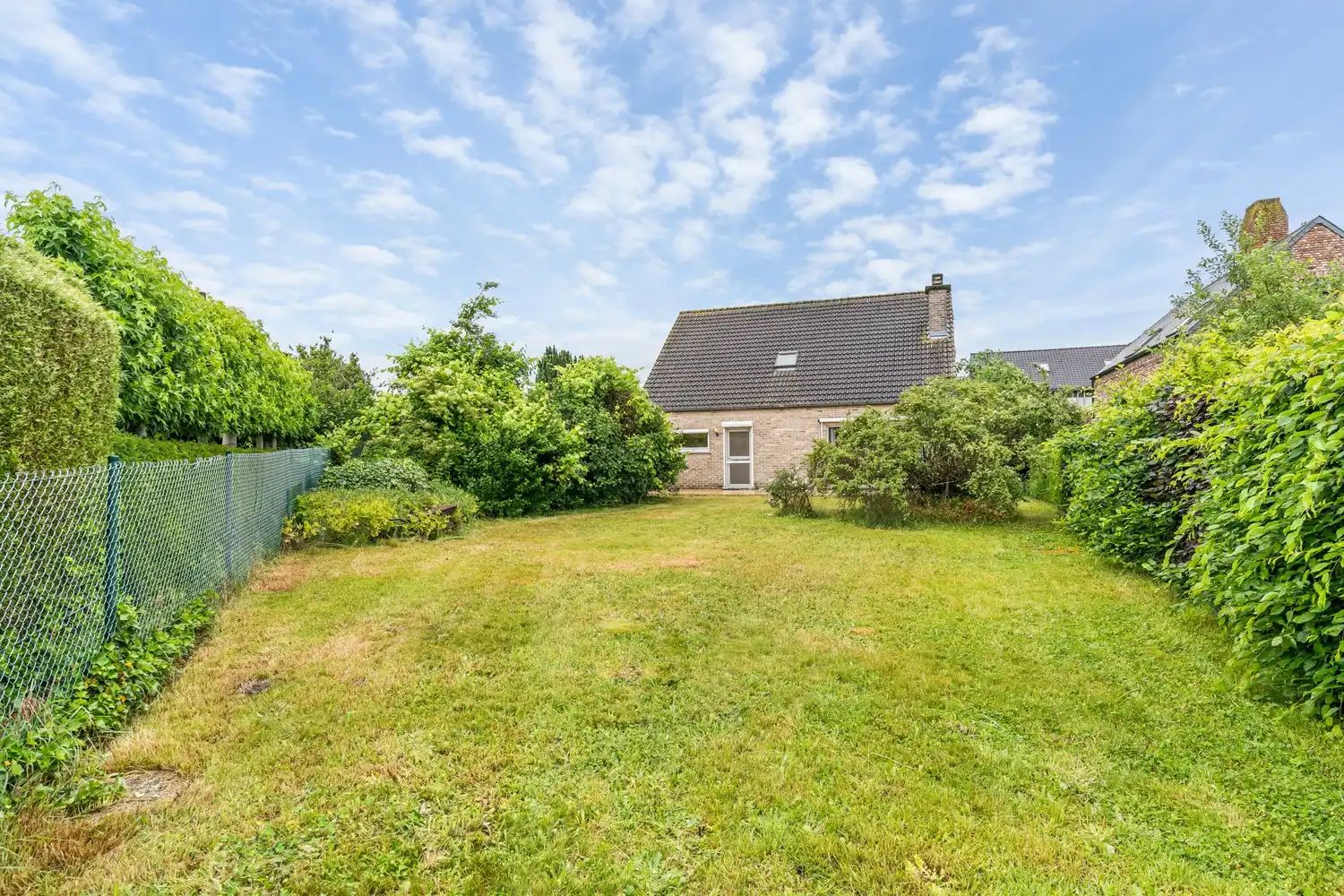 Te renoveren woning met vier slaapkamers, inpandige garage en noordwest georiënteerde tuin op een perceel van 6 are 78 ca te Begijnendijk ! foto 18