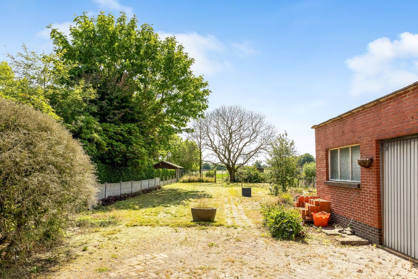 Verrassend ruime, te renoveren HOB met 5 slpk., garage/loods en tuin foto 26