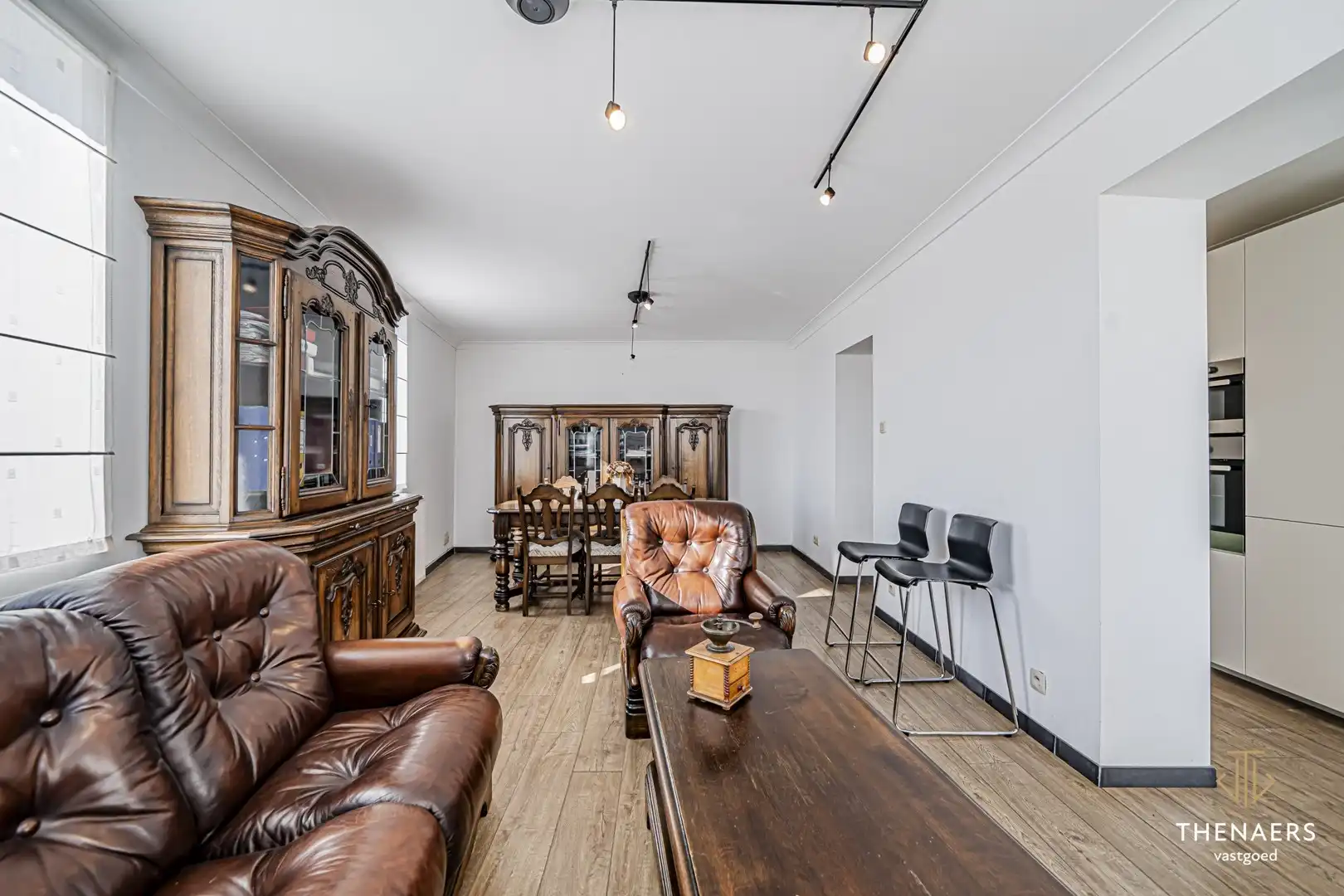 Karaktervolle en uitzonderlijk ruime woning met 5 slpks op&nbsp;een perceel van 36a 60ca. foto 28