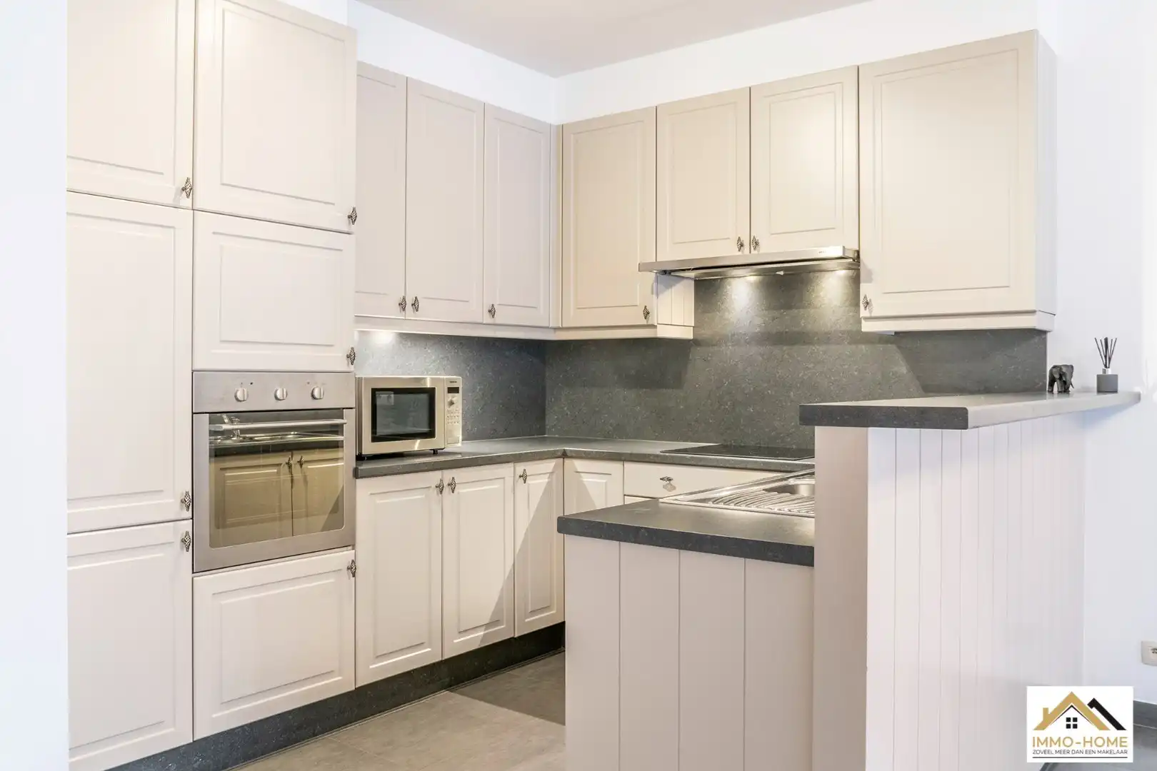 Instapklaar appartement met garage!  foto 5