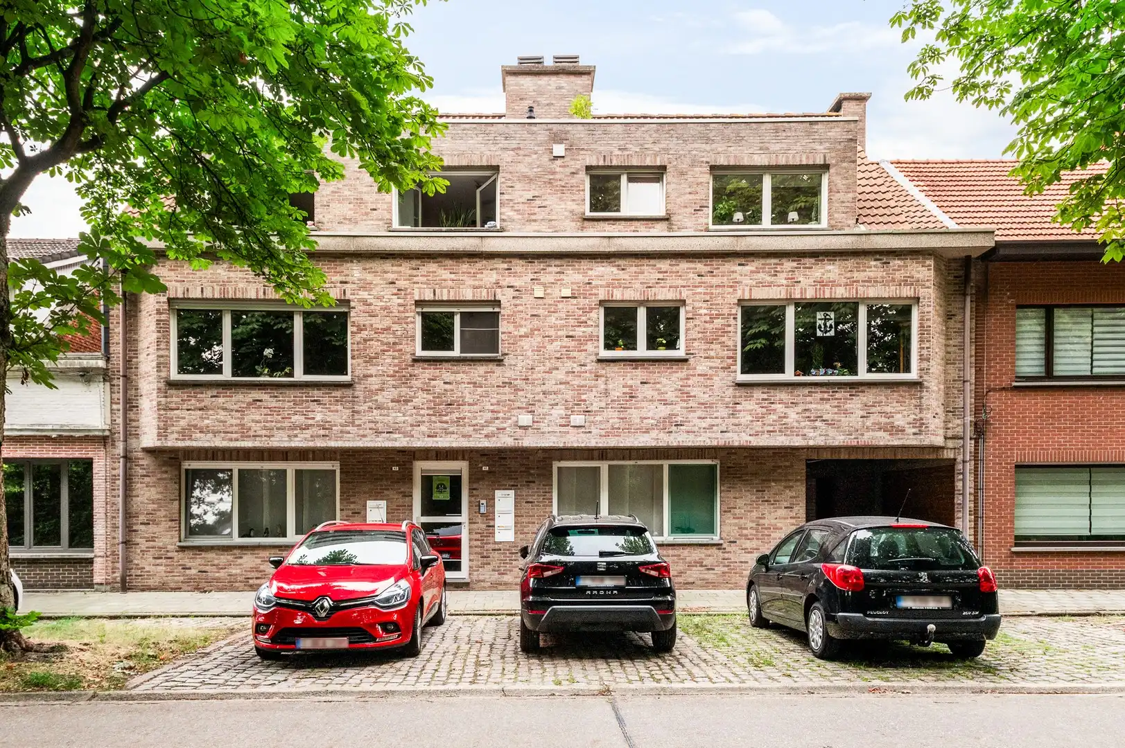 Gelijkvloers appartement met tuin en garage foto {{pictureIndex}}