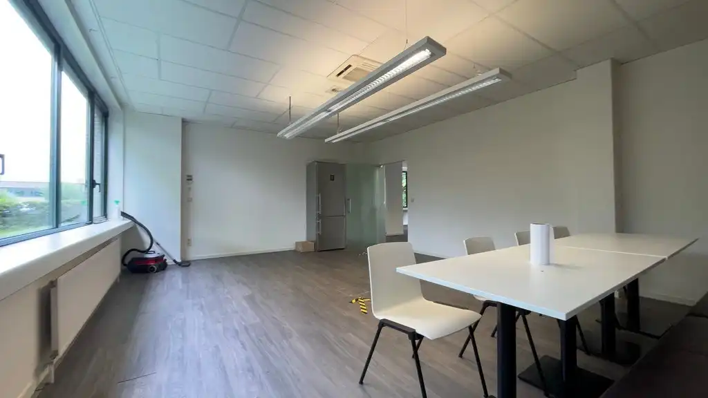 Ingedeeld gelijkvloers kantoor vlakbij N171 te Kontich foto 12