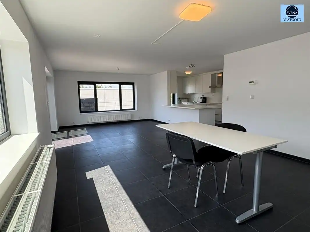 APPARTEMENT MET MAGAZIJN GELEGEN IN KMO ZONE foto 7