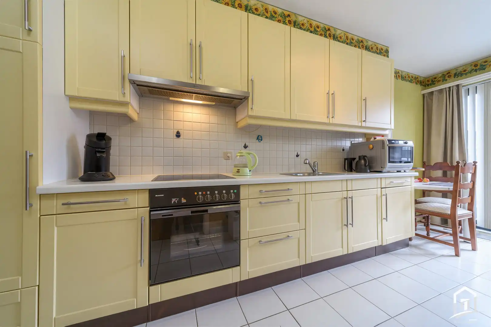 Ruim en lichtrijk appartement met garage in het hart van Denderhoutem! foto 4