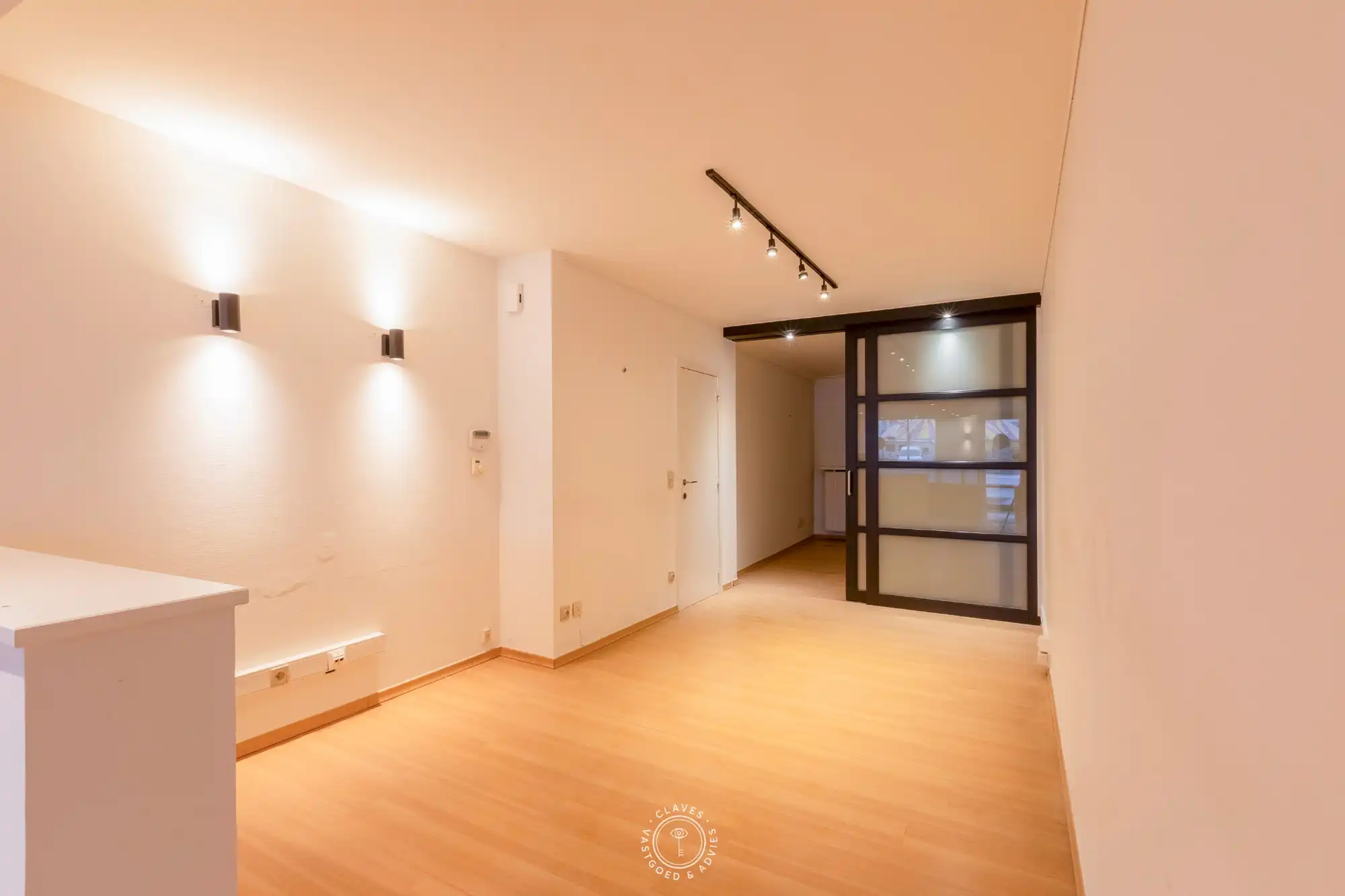 Centraal gelegen handelspand / kantoor met zicht op de Grote Markt foto 7