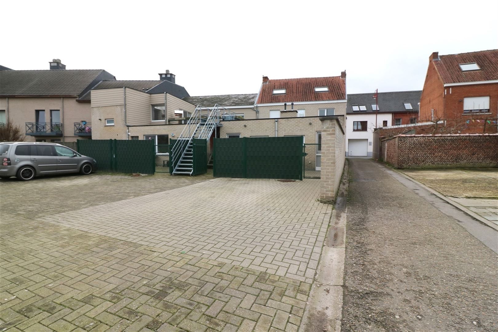 Instapklare woning met 3 slpk., koer en garage foto 29