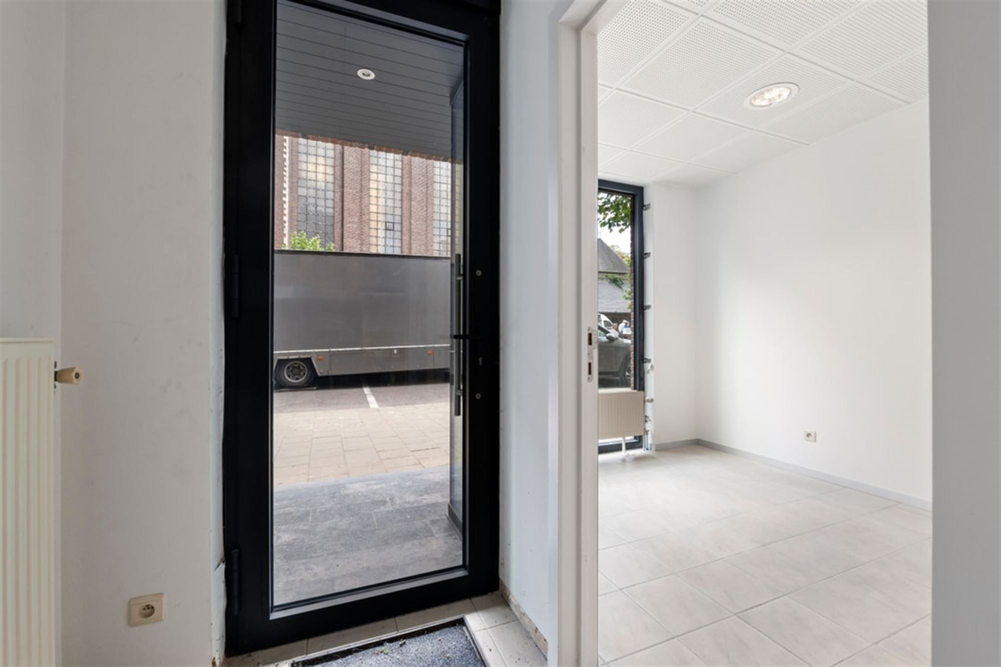HANDELSRUIMTE TE HUUR IN HET CENTRUM VAN SINT-TRUIDEN  foto 4