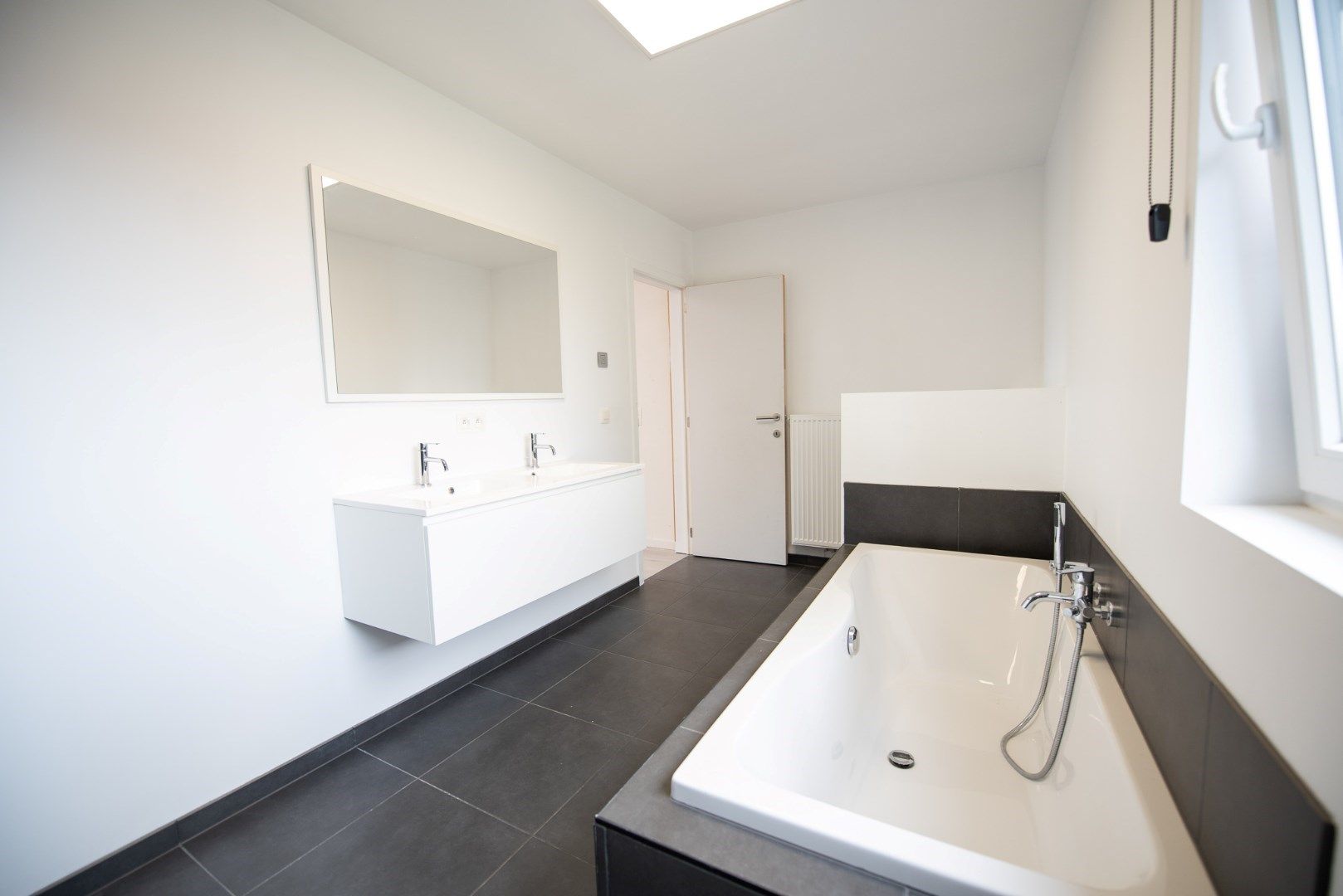 Verrassend ruime BEN-woning TE HUUR op zeer mooie ligging te Waregem. foto 11