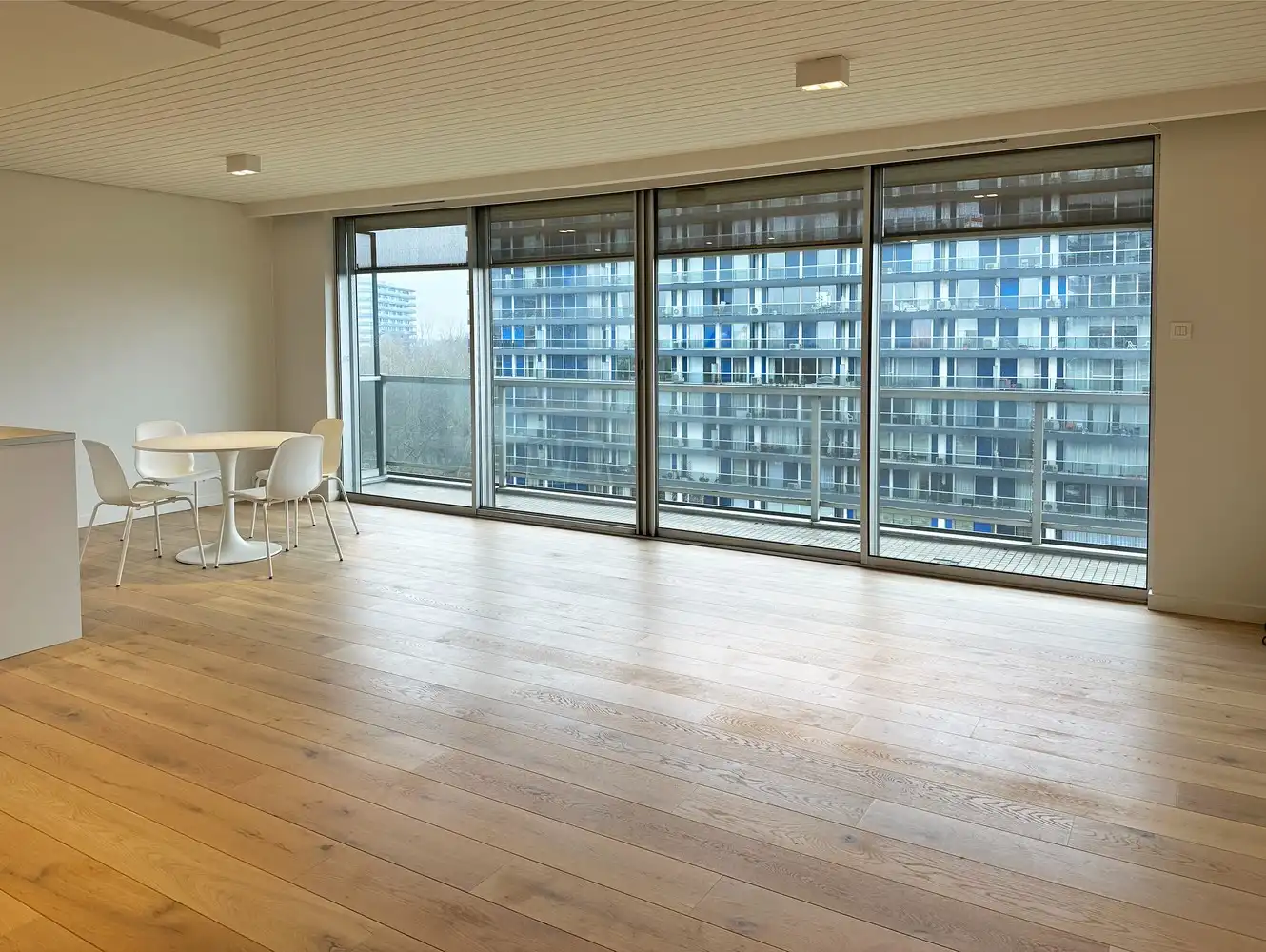 Gerenoveerd 1 slaapkamer appartement met groot terras te Berchem! foto 5