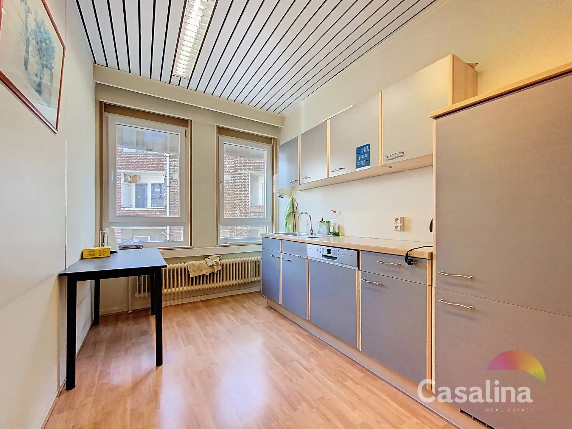 Ruime kantoorruimtes van 564 m², ideaal gelegen met parkings foto 8