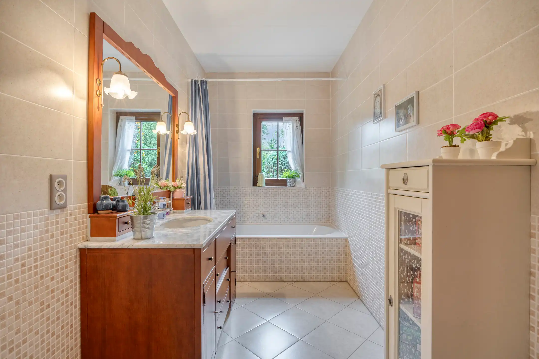 Klassieke villa in residentiële buurt met zuidgerichte tuin foto 11
