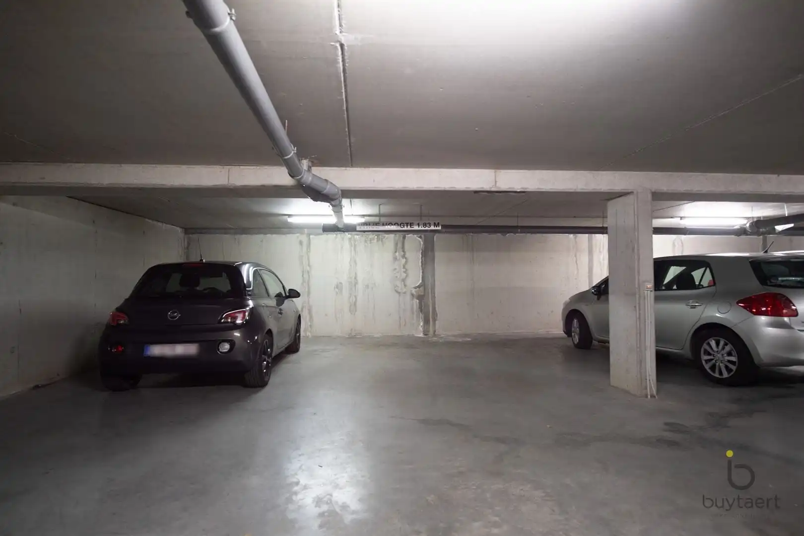 Ruim appartement met vooraan en achteraan terrassen en parking op een pleintje. foto 29