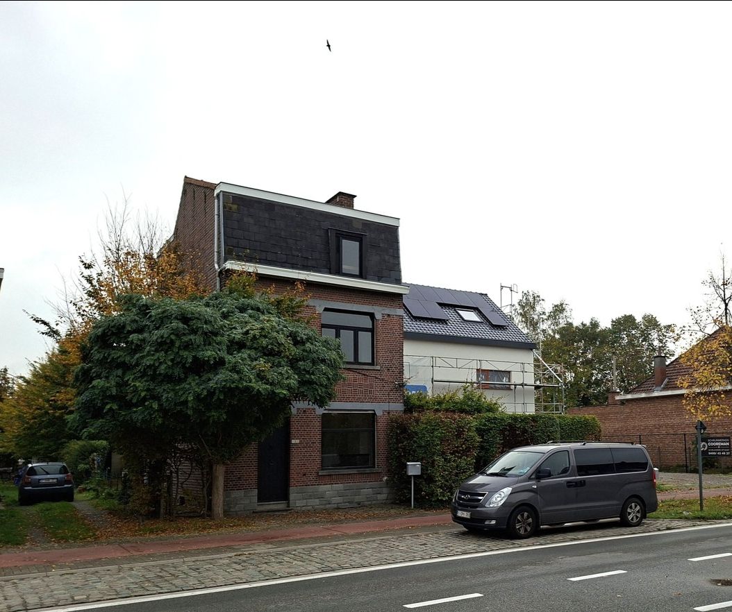 Licht te renoveren woning / 4 slaapkamers en tuin / centrale ligging foto 2