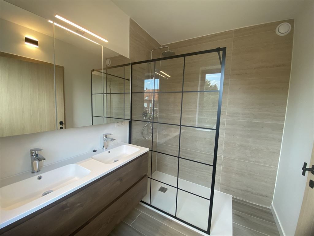 Moderne nieuwbouwwoning in rustige doodlopende straat. foto 17