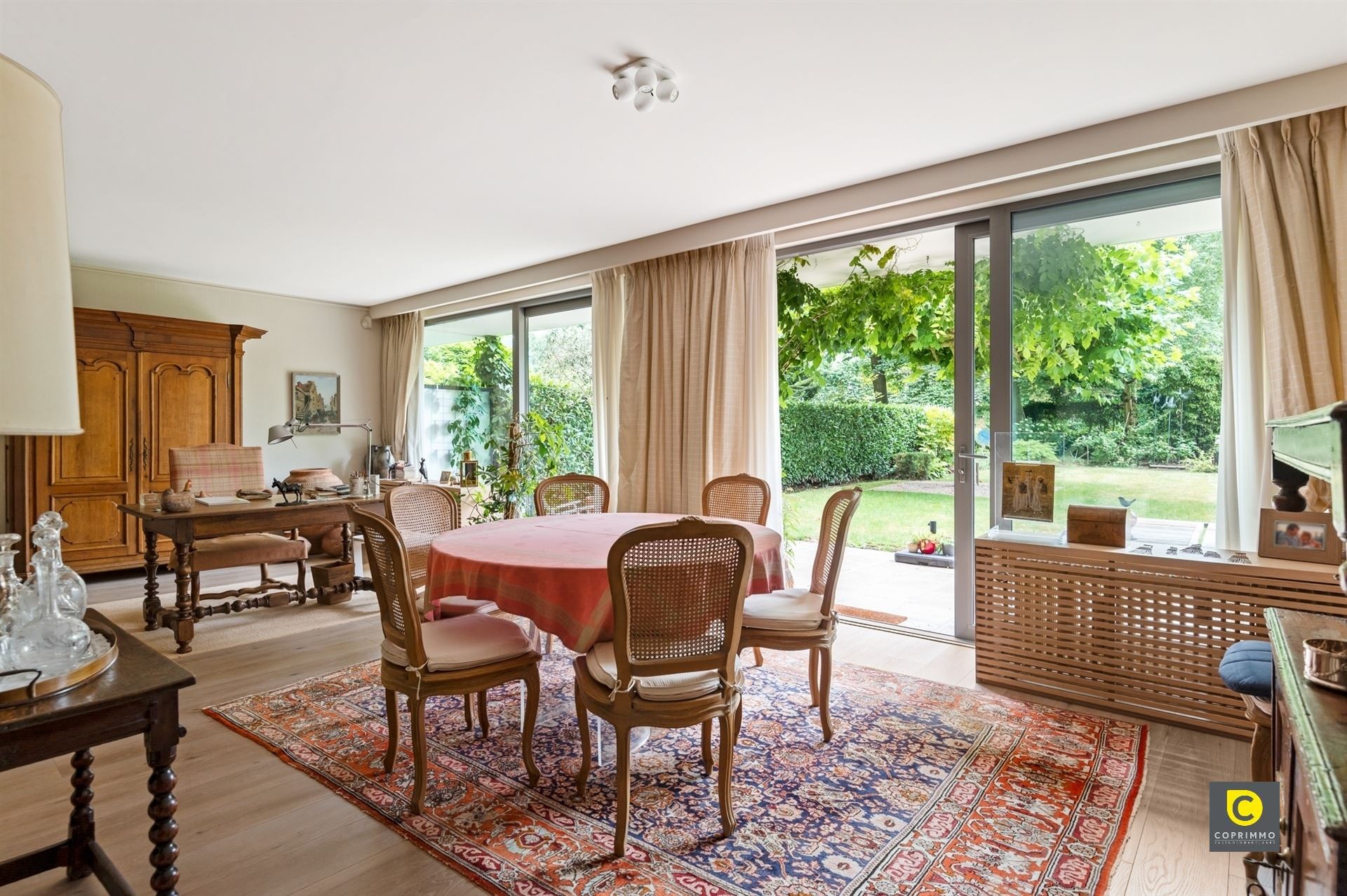 Ruim stijlvol 3 slap app met tuin! foto {{pictureIndex}}