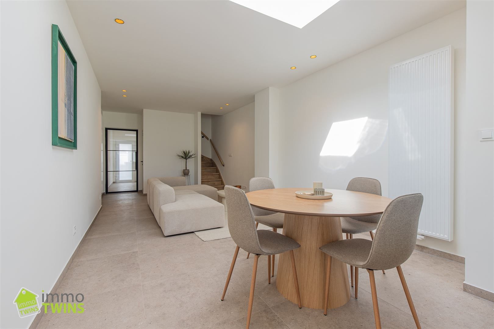 Totaal gerenoveerde, instapklare woning in hartje Beveren foto 8