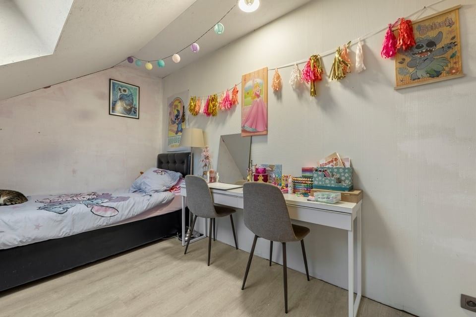INSTAPKLARE GEZINSWONING MET 4 SLAAPKAMERS EN ZONNIGE TUIN OP TOPLOCATIE foto 26