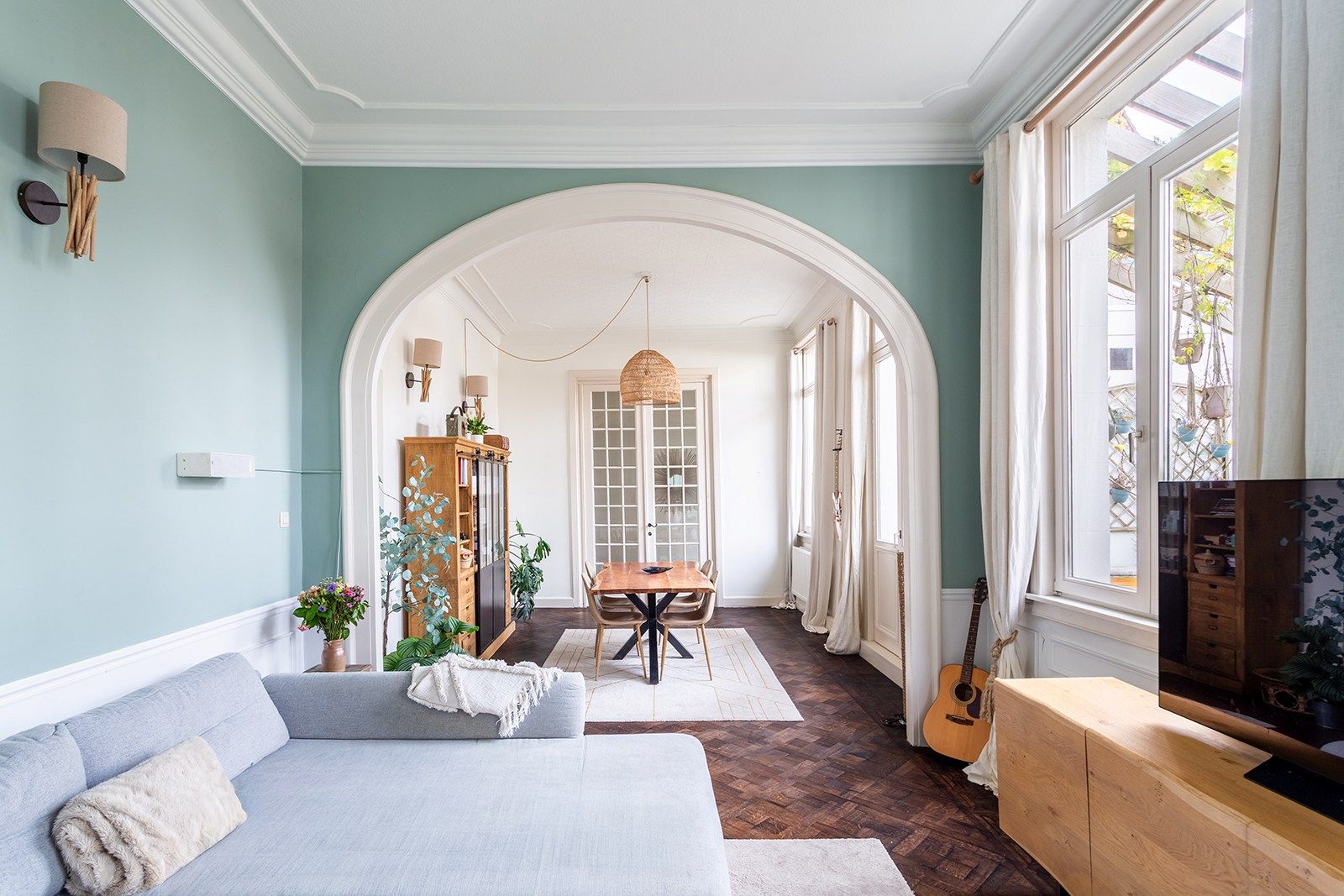 Authentiek wonen met een vleugje grandeur foto {{pictureIndex}}