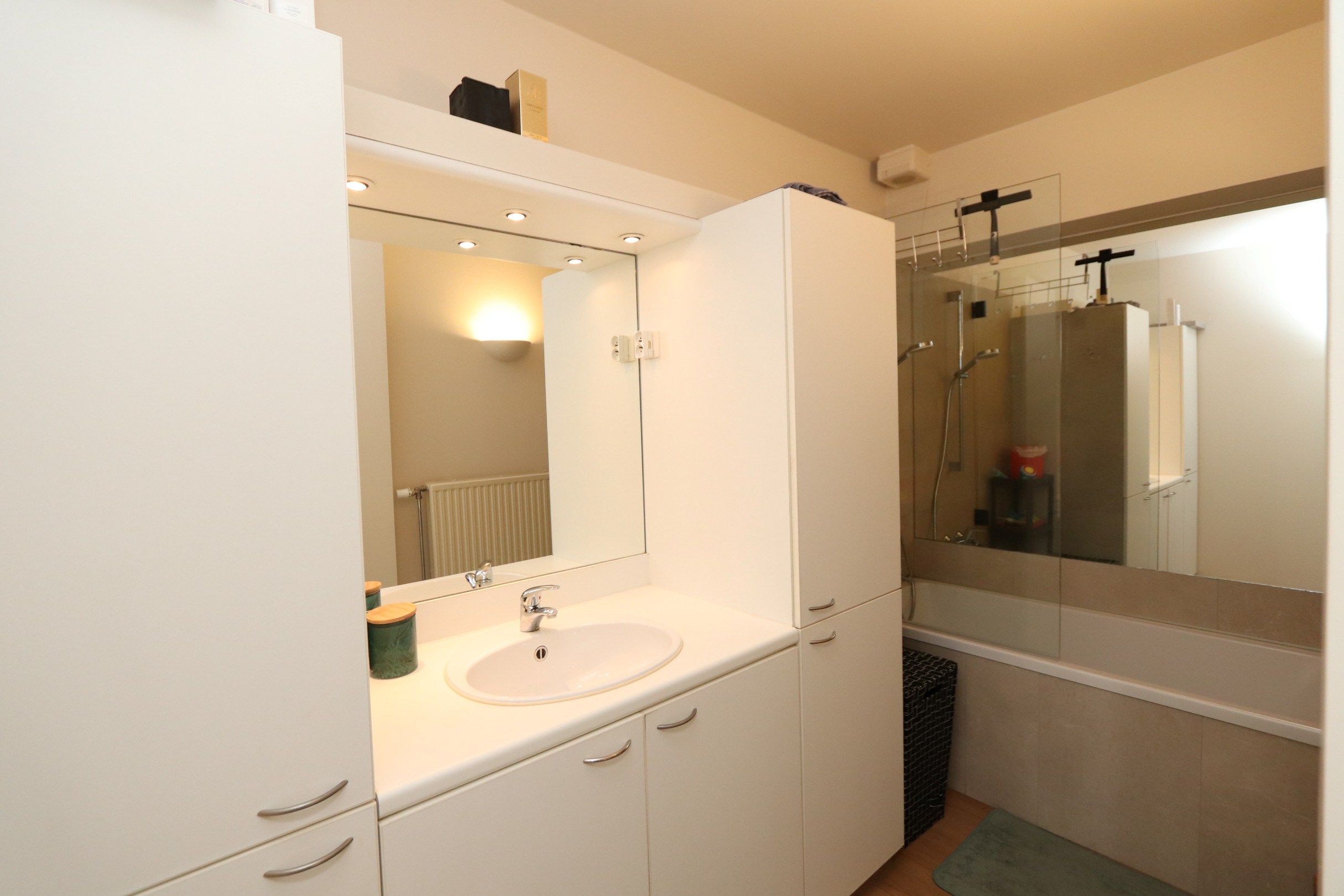 GERENOVEERD 2 SLAAPKAMER APPARTEMENT MET GARAGE foto 11