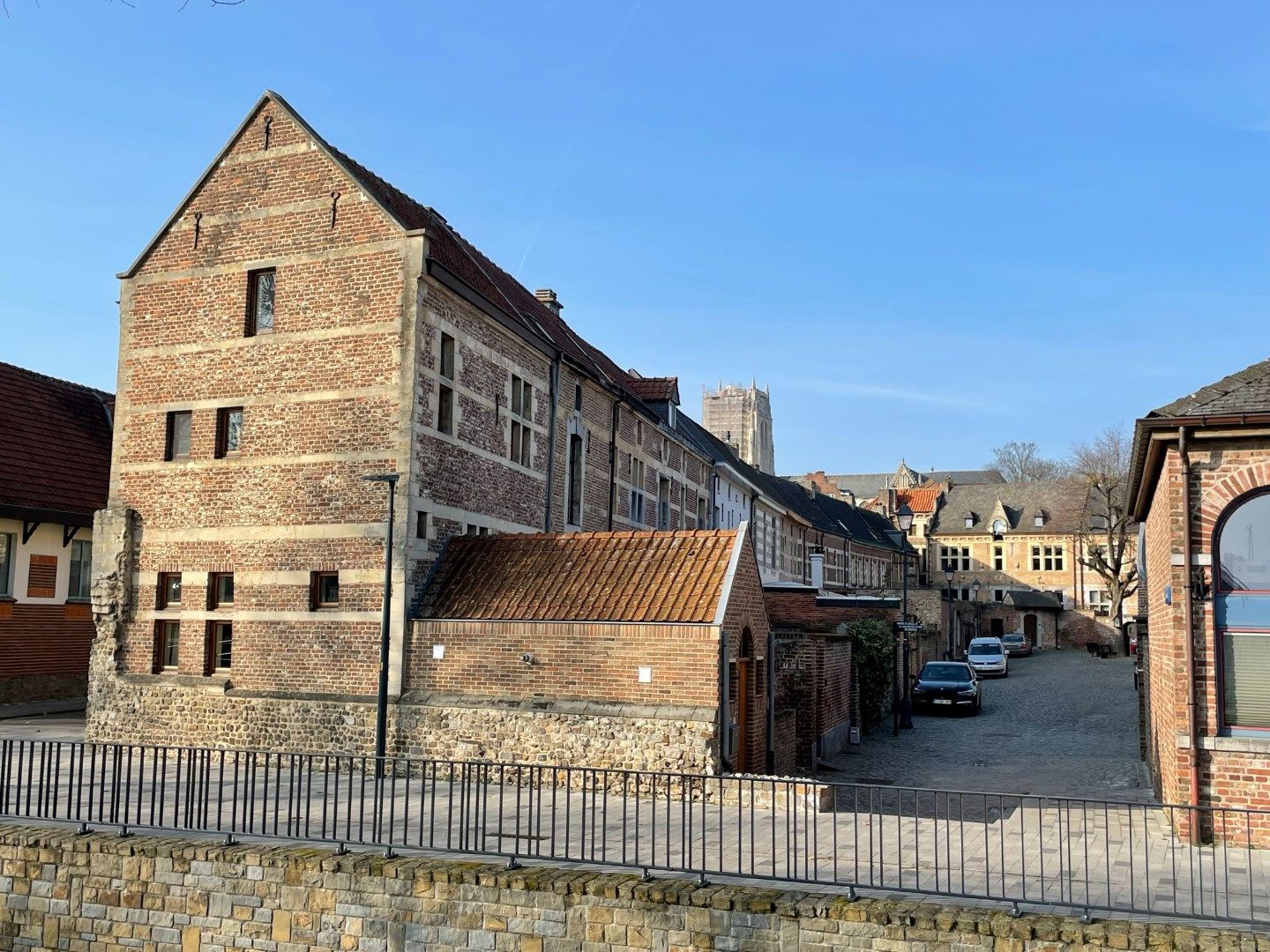 Authentiek begijnhofhuis gelegen aan het mooiste pleintje Begijnhof Tongeren, Onder de Linde foto 23