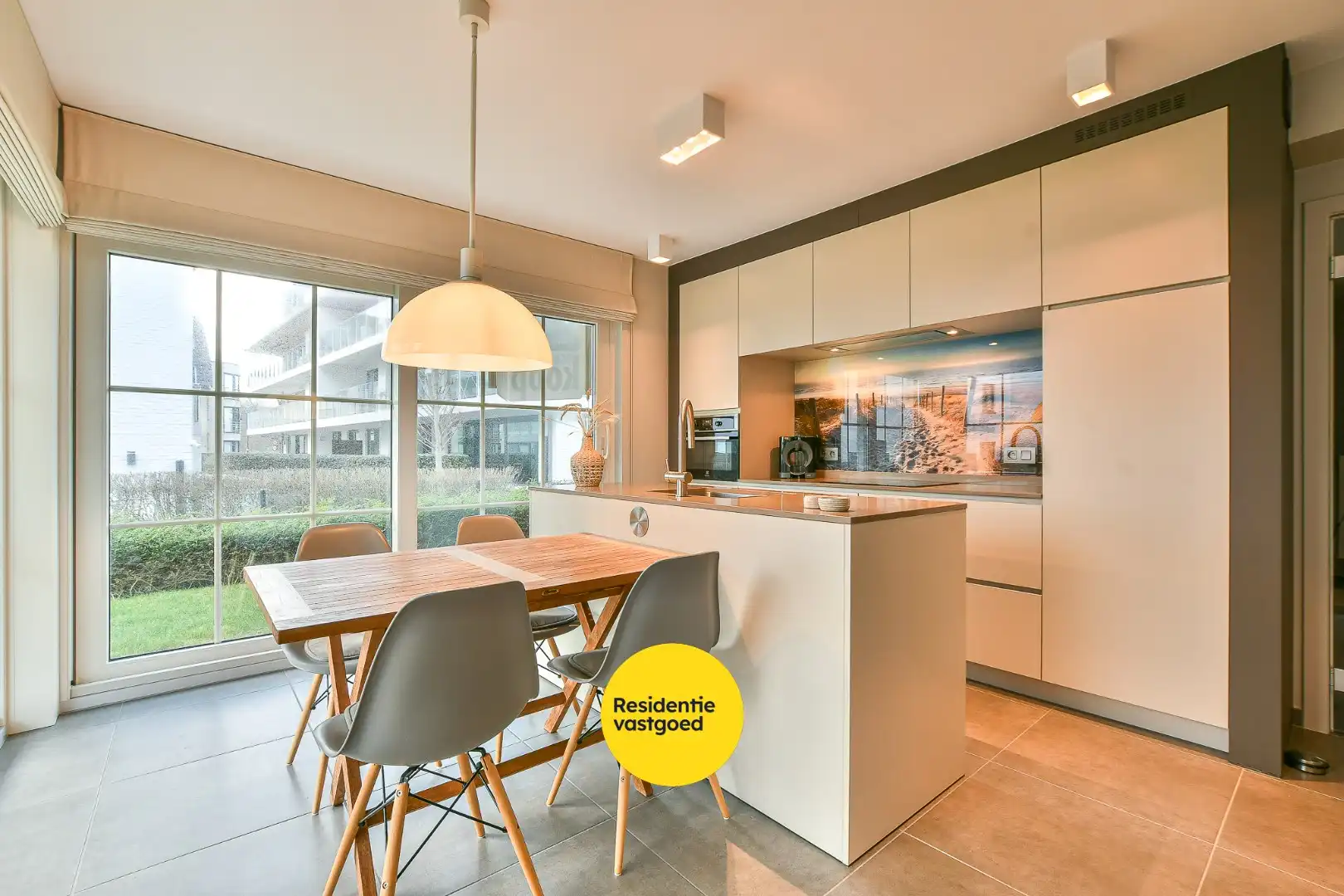 Gelijkvloers 2-slaapkamerappartement met tuin op toplocatie vlakbij de zee!  foto 6
